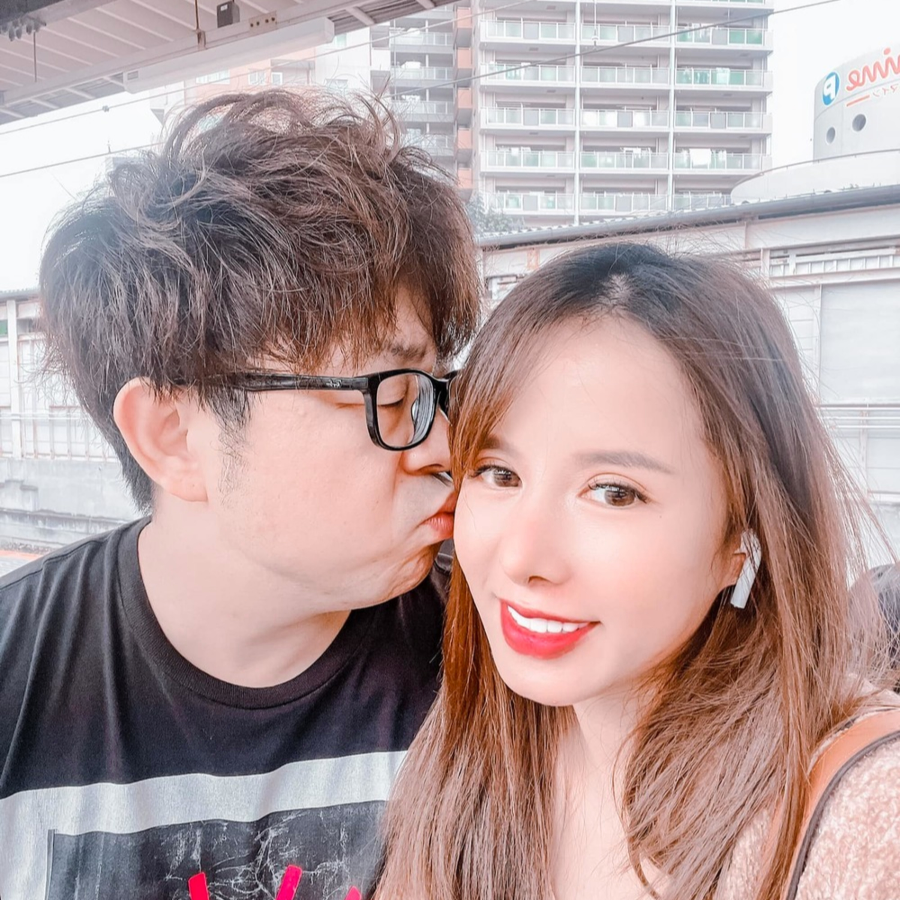 Bà Nhân Vlog tiếp tục về Việt Nam kiếm con: Một thân một mình khiến khán giả thương cảm episode artwork