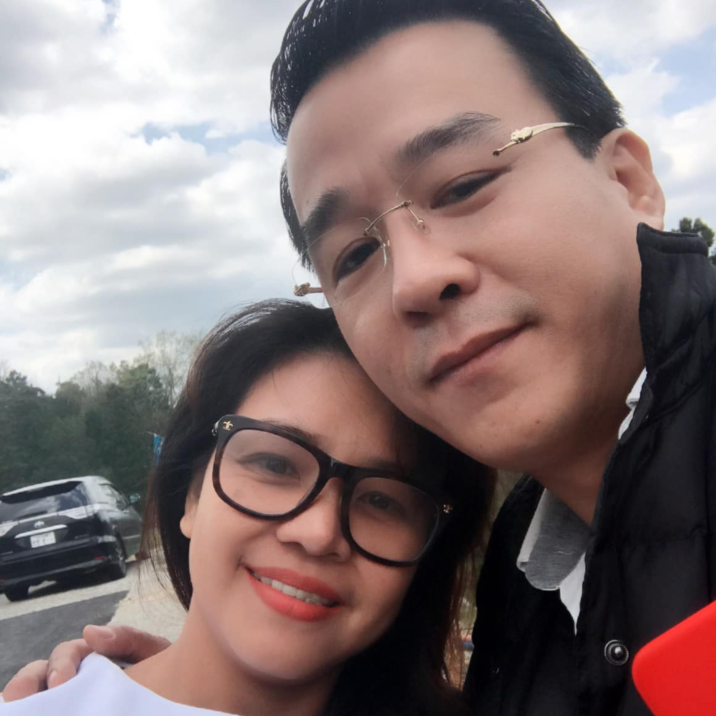 'Vua cá Koi' Thắng Ngô và góc khuất hôn nhân ít ai biết với vợ cũ: Đã rạn nứt từ rất lâu episode artwork