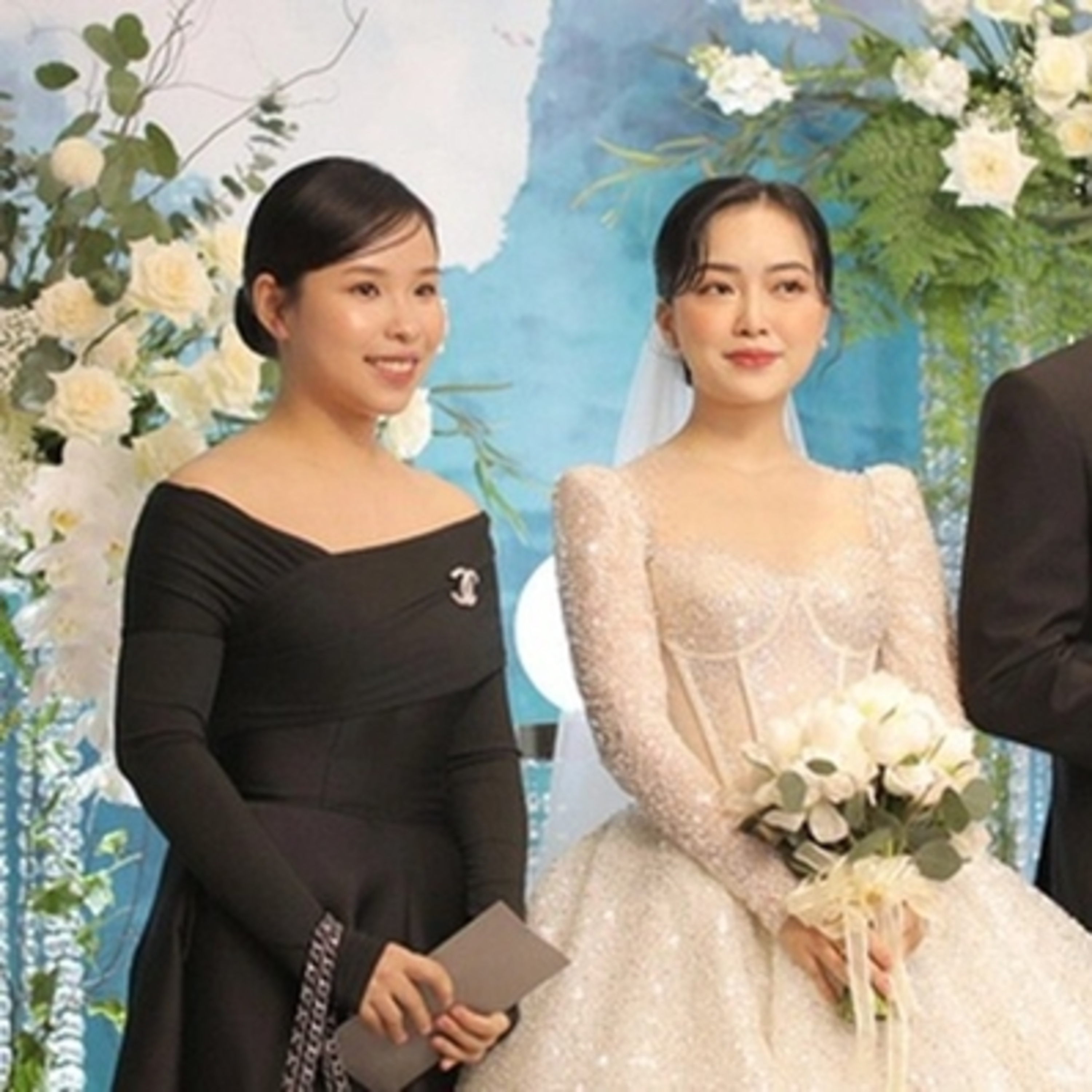 Hòa Minzy có thái độ bất ngờ khi chạm mặt vợ Công Phượng tại đám cưới Hà Đức Chinh episode artwork