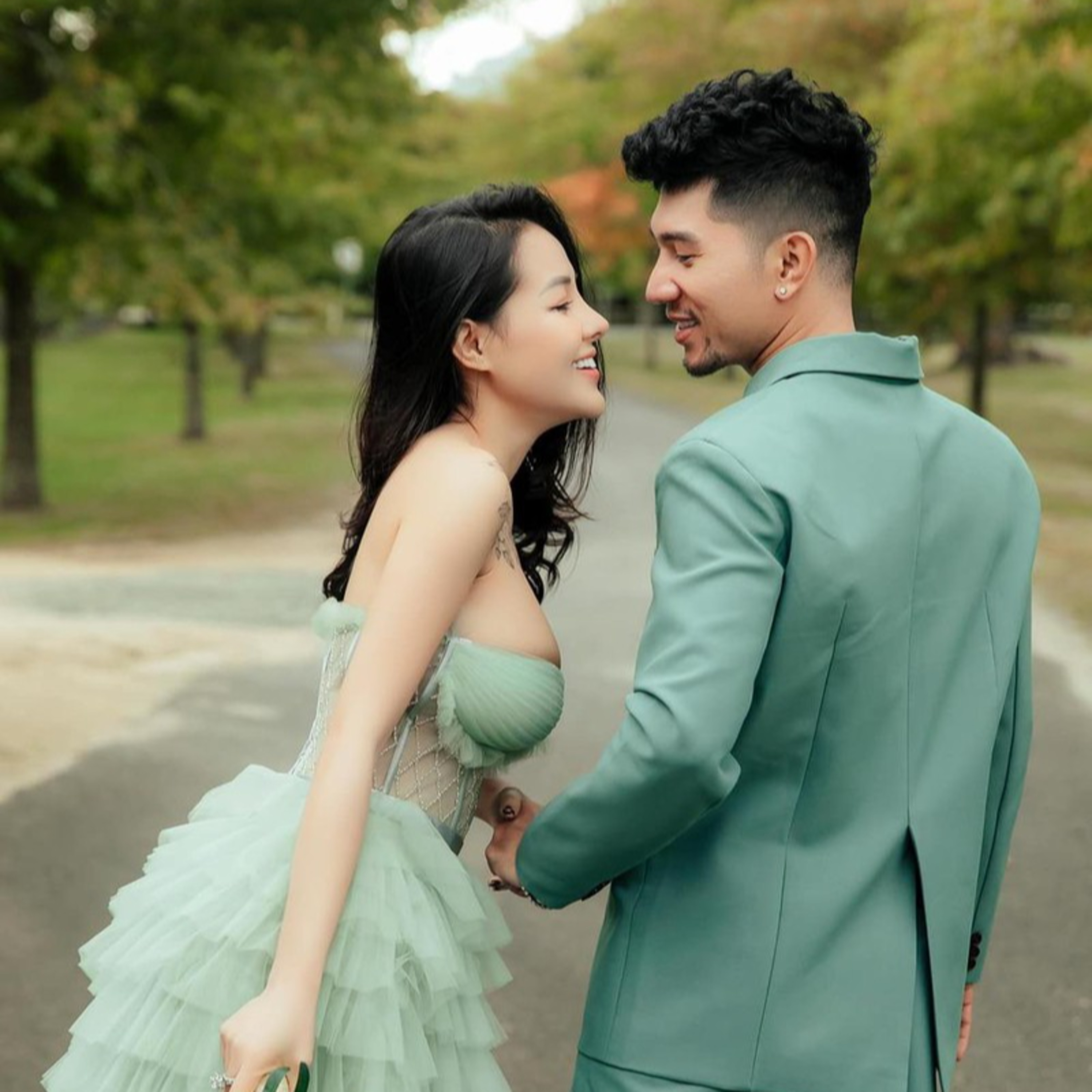 Ngân 98 đáp trả cực gắt liên quan chuyện cưới xin với Lương Bằng Quang: 'Khi nào rảnh thì cưới, episode artwork