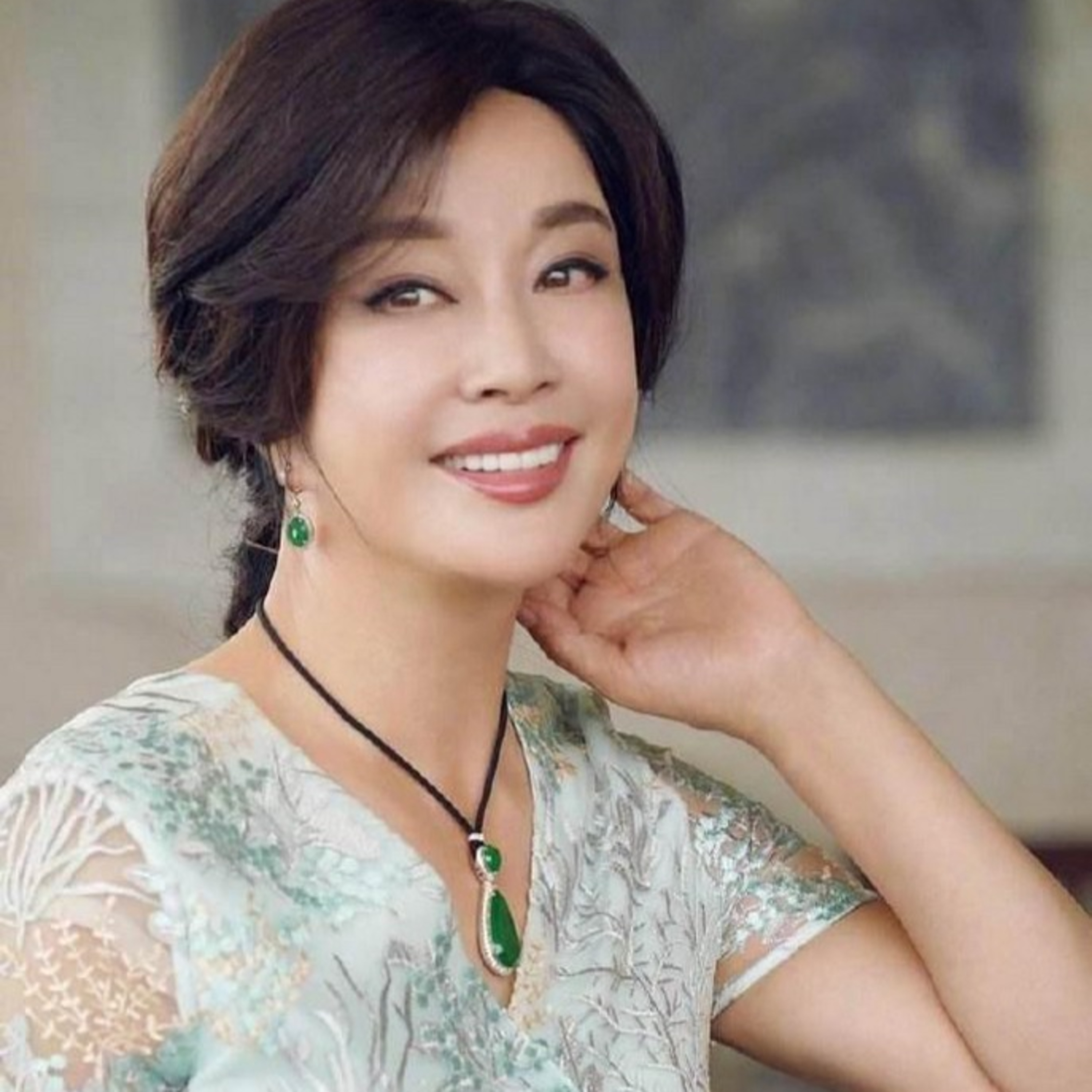 Lưu Hiểu Khánh ở biệt thự 2 nghìn tỷ, chi 7 tỷ/ năm làm đẹp vẫn không thể níu kéo được thanh xuân episode artwork