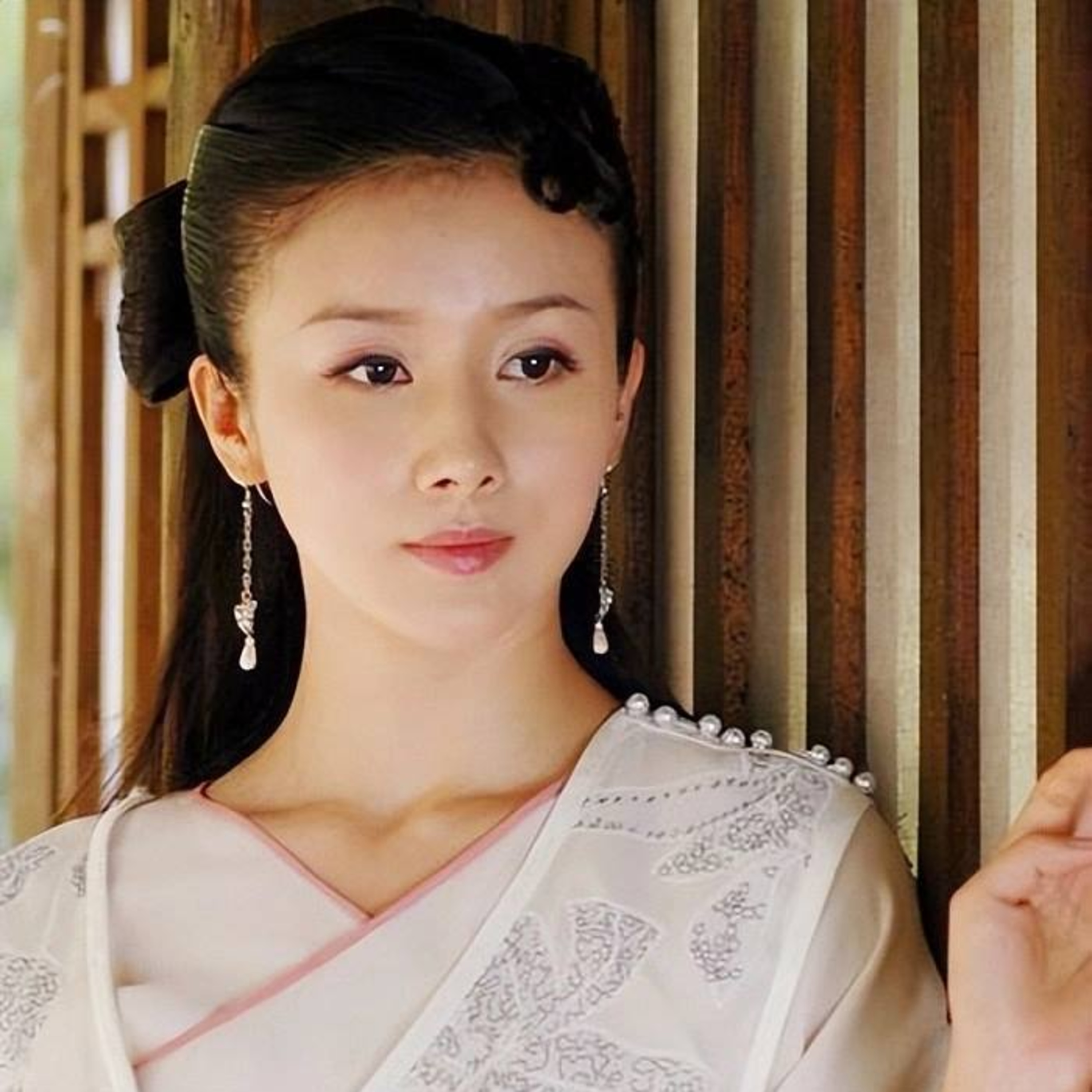Tôn Phi Phi từng bị Lưu Diệc Phi “cướp” vai, nhan sắc ra sao mà được gọi là đệ nhất mỹ nữ? episode artwork