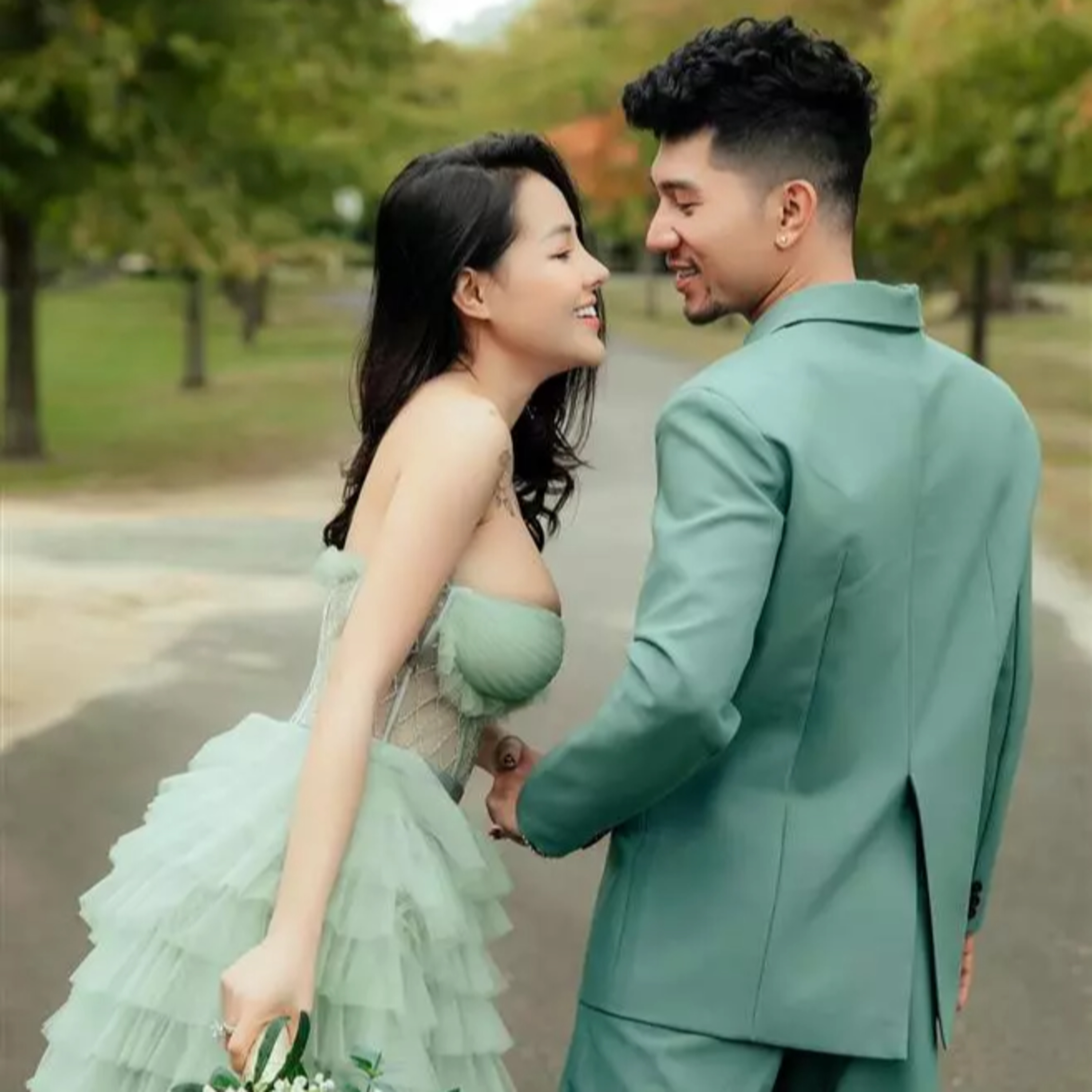 Ngân 98 lên tiếng khi bị bắt gặp đi khám thai hậu phát ngôn ‘xin giống Tây’ episode artwork