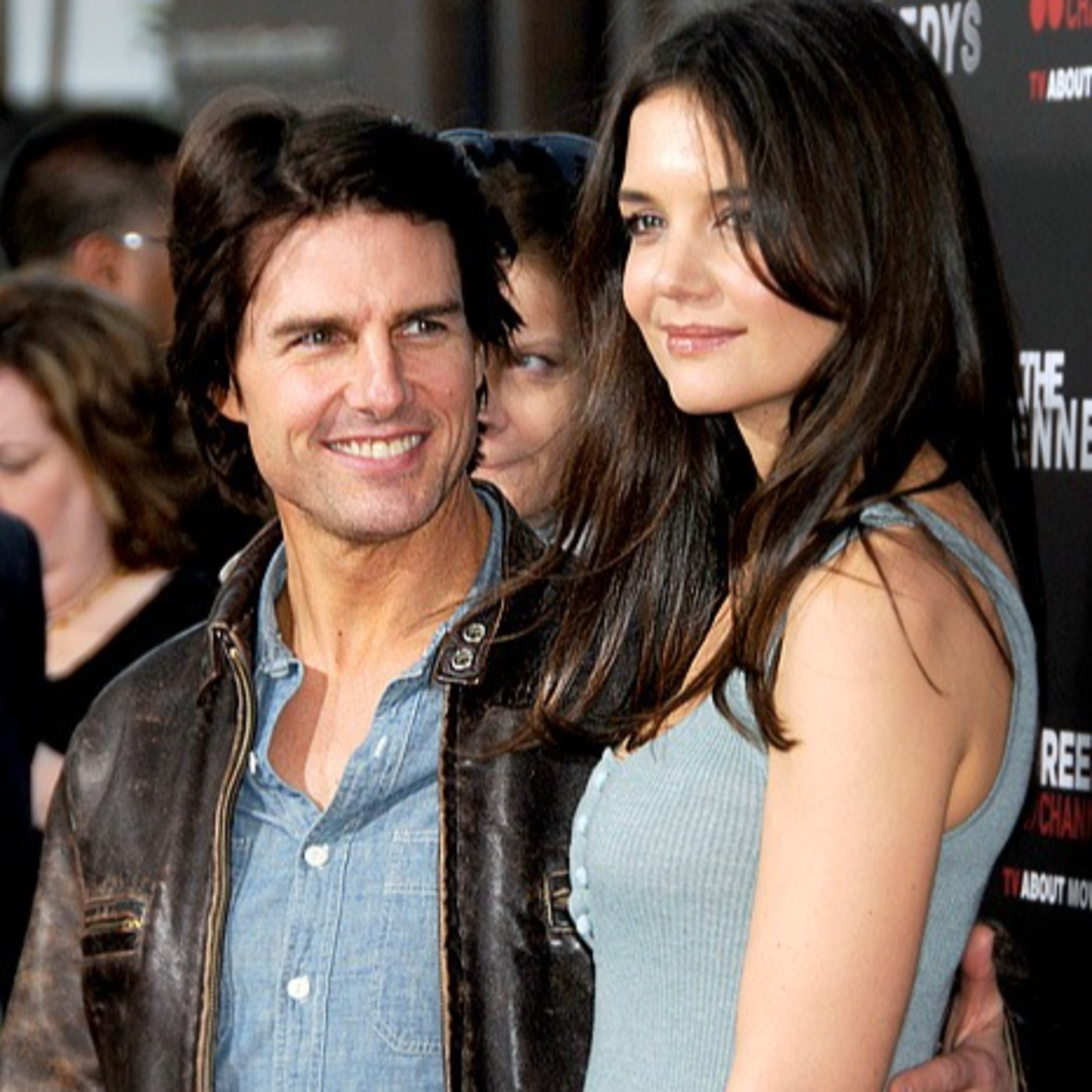 Katie Holmes và Tom Cruise: Cuộc hôn nhân bí ẩn, ngỡ thiên đàng ai dè lại là địa ngục  episode artwork