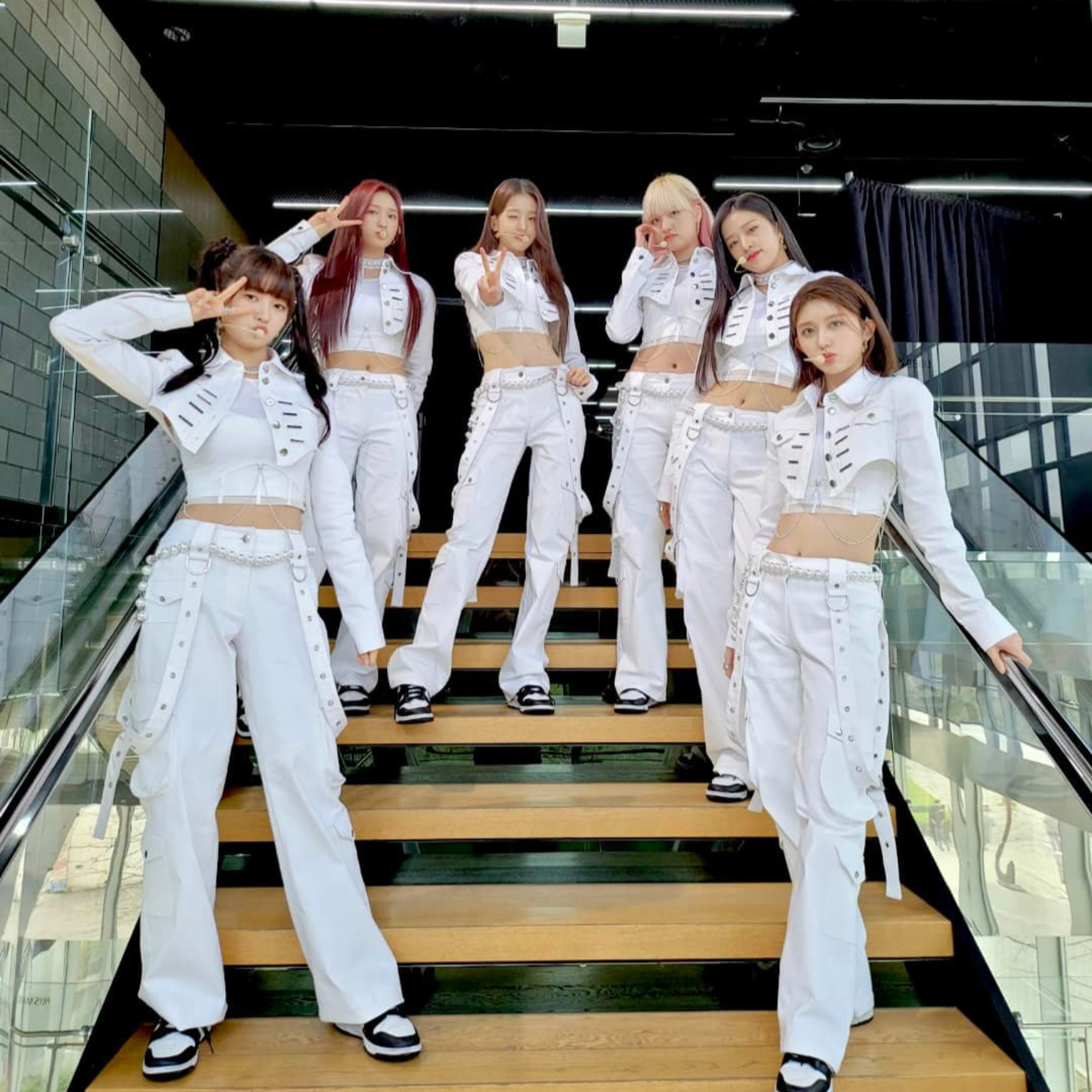 IVE vừa debut nửa năm đã đạt thành tích chỉ SNSD và 2NE1 có được trong lịch sử episode artwork