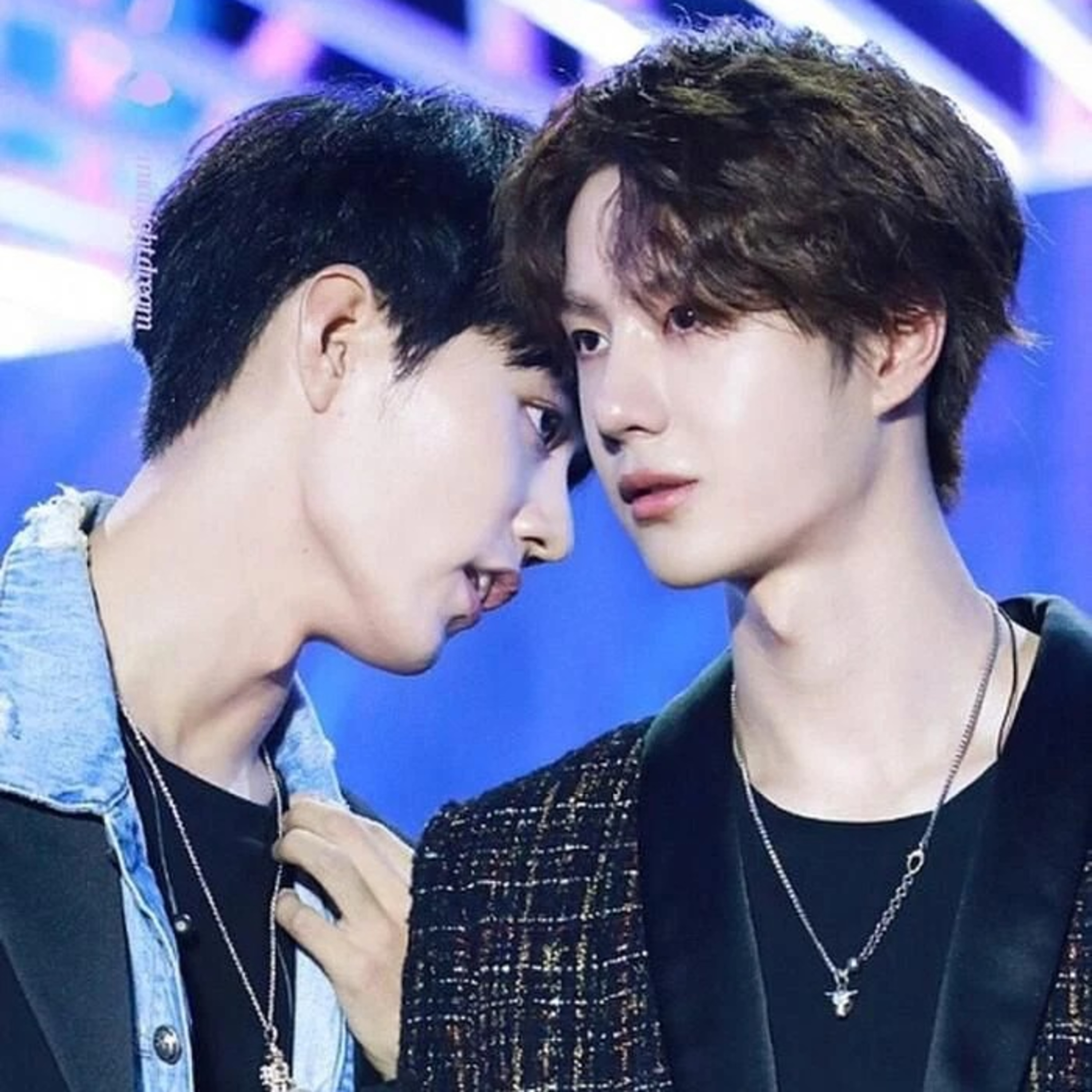 Tiêu Chiến - Vương Nhất Bác và cuộc chiến ngầm của các cặp đôi ‘kỳ phùng địch thủ’ ở Cbiz episode artwork
