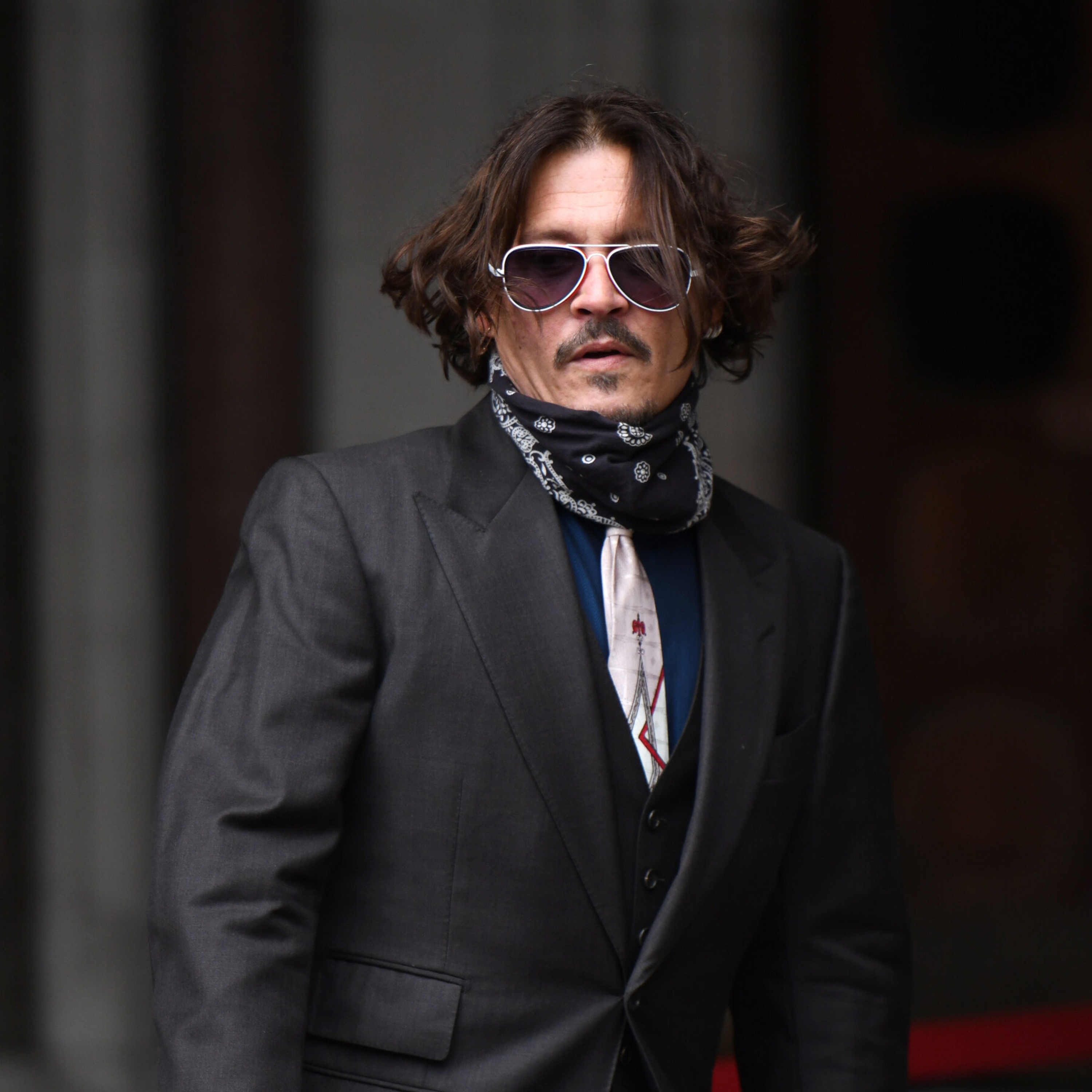 Johnny Depp đốt 15.000 tỷ trong 3 năm, nợ nần chồng chất sau cuộc hôn nhân với Amber Heard episode artwork
