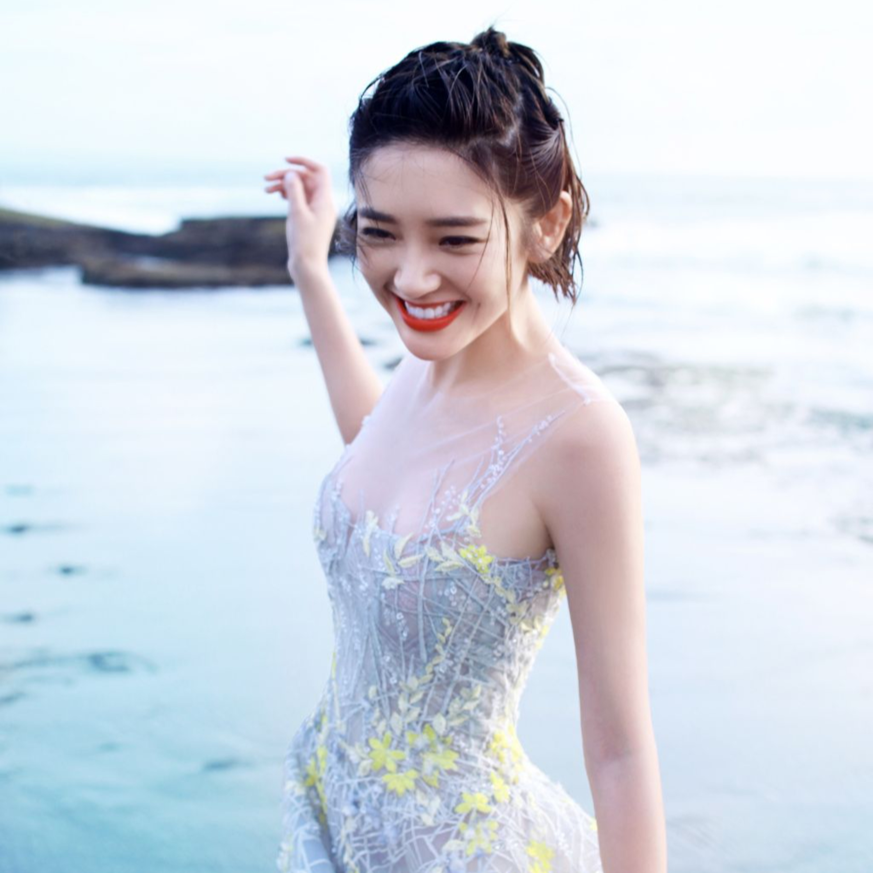 Đường Nghệ Hân - Từng vướng tin đồn ngoại tình và cuộc hôn nhân cổ tích với Trương Nhược Quân episode artwork