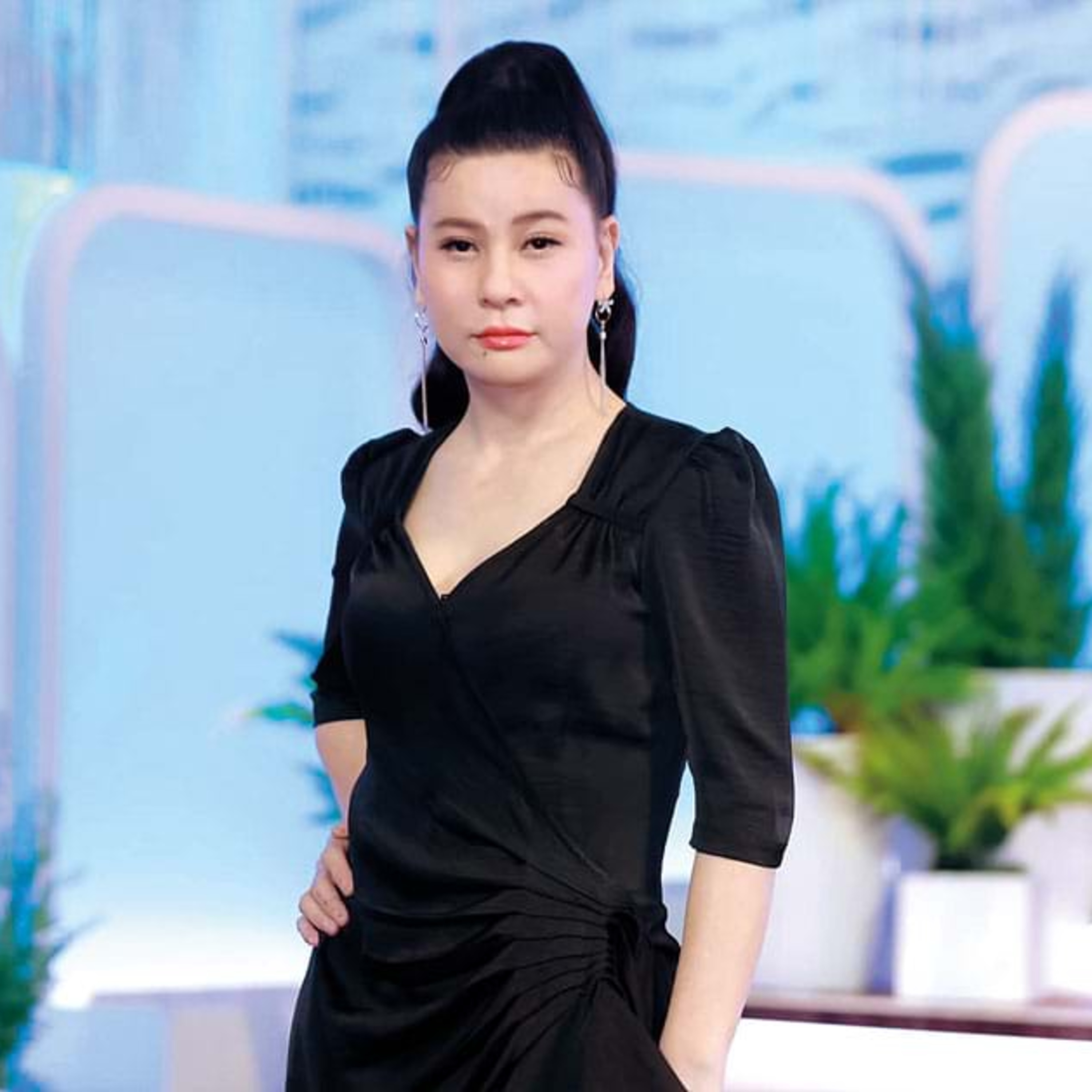 Cát Phượng bị CĐM chỉ trích 'ác độc' khi tiết lộ từng 'phá thai' con của Kiều Minh Tuấn  episode artwork