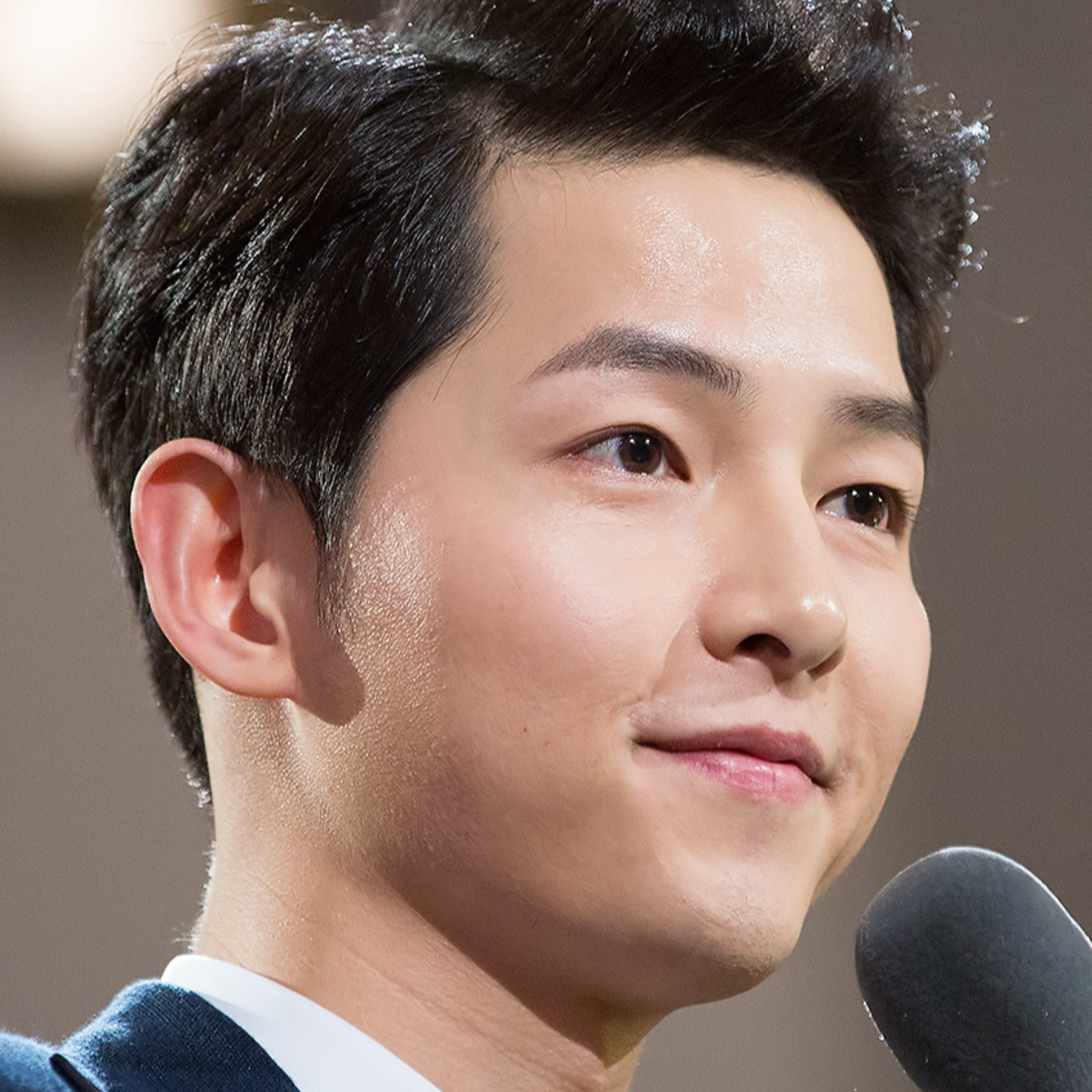 Song Joong Ki lần đầu công khai quan tâm 1 sao nữ hạng A, nghi vấn hẹn hò hậu ly hôn episode artwork