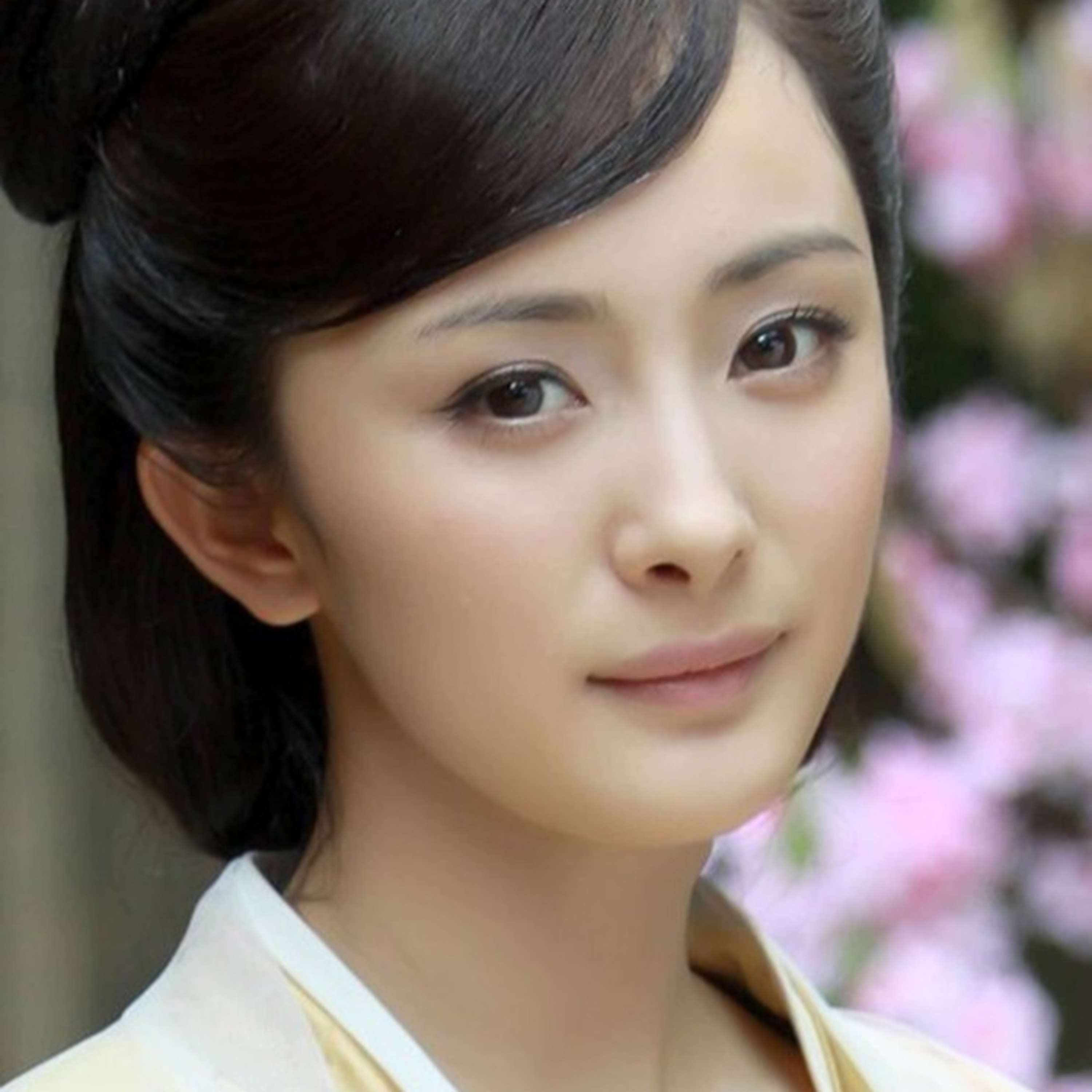Dương Mịch 'đá xoáy' chồng cũ Lưu Khải Uy sau loạt tin đồn tình ái episode artwork