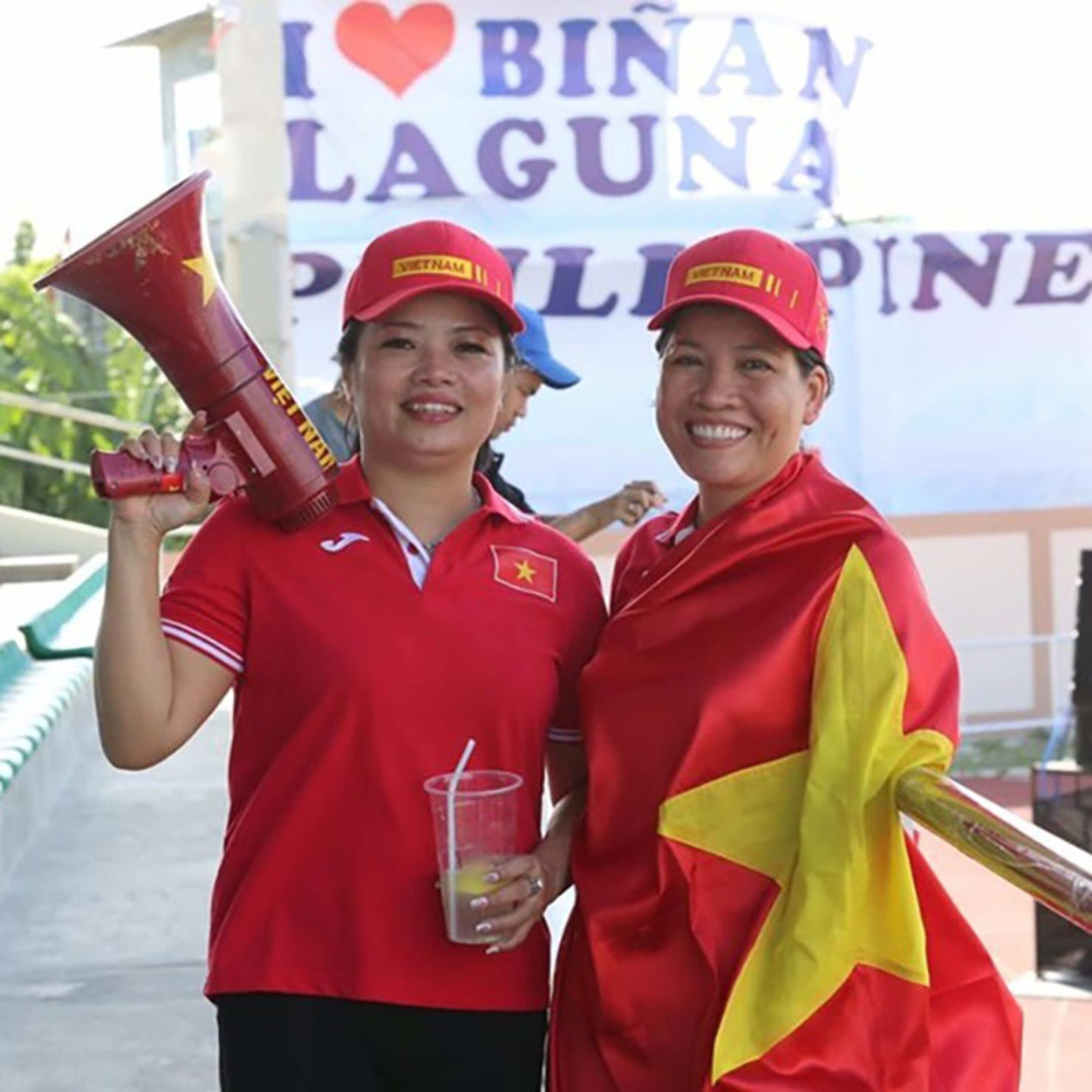Nữ CĐV “chơi lớn” tặng gần 1 tỷ cho đội tuyển bóng đá nam - nữ Việt Nam nếu vô địch SEA Games 31 episode artwork