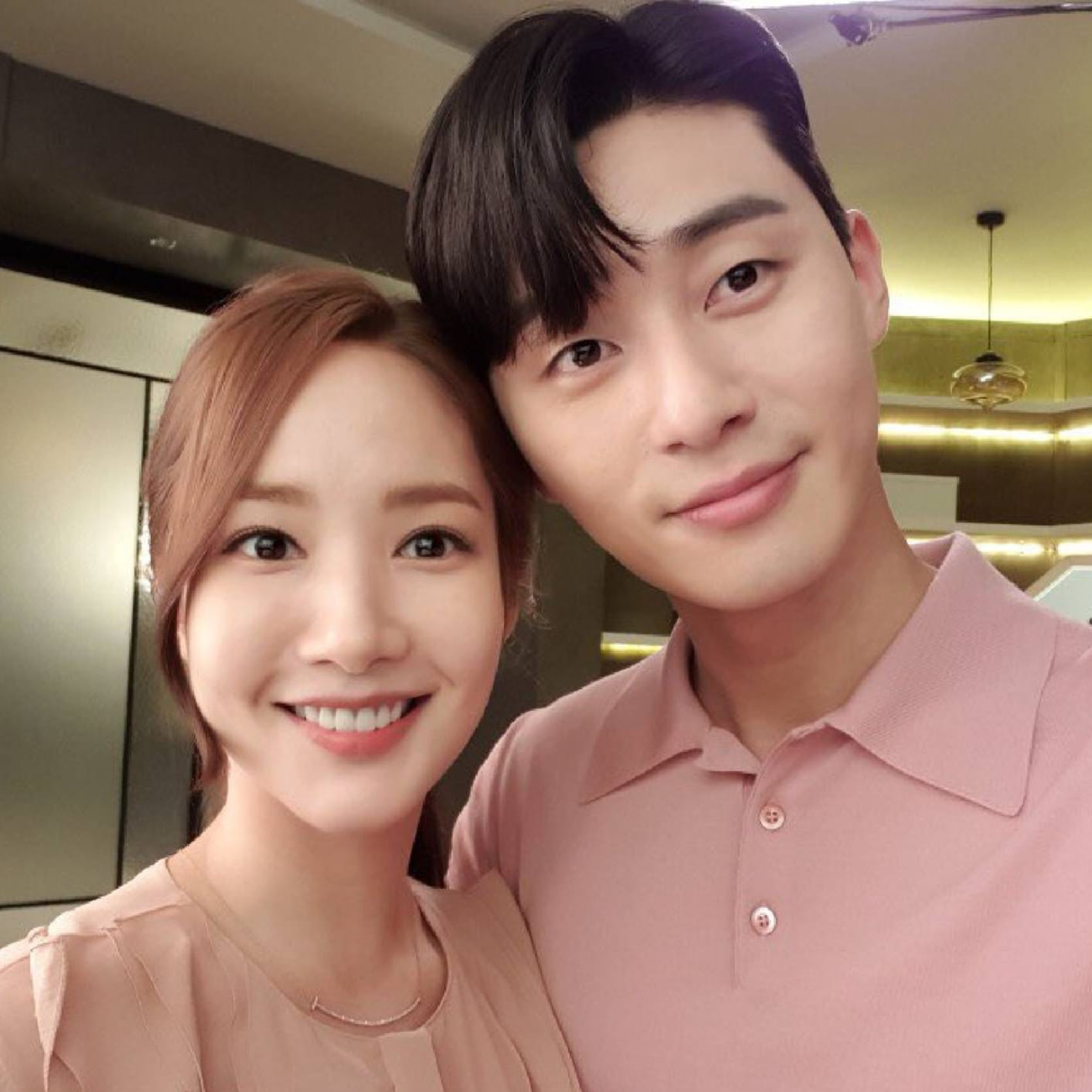 Park Min Young - Park Seo Joon cùng lên đồ như cô dâu - chú rể khiến fan ‘rần rần’ episode artwork
