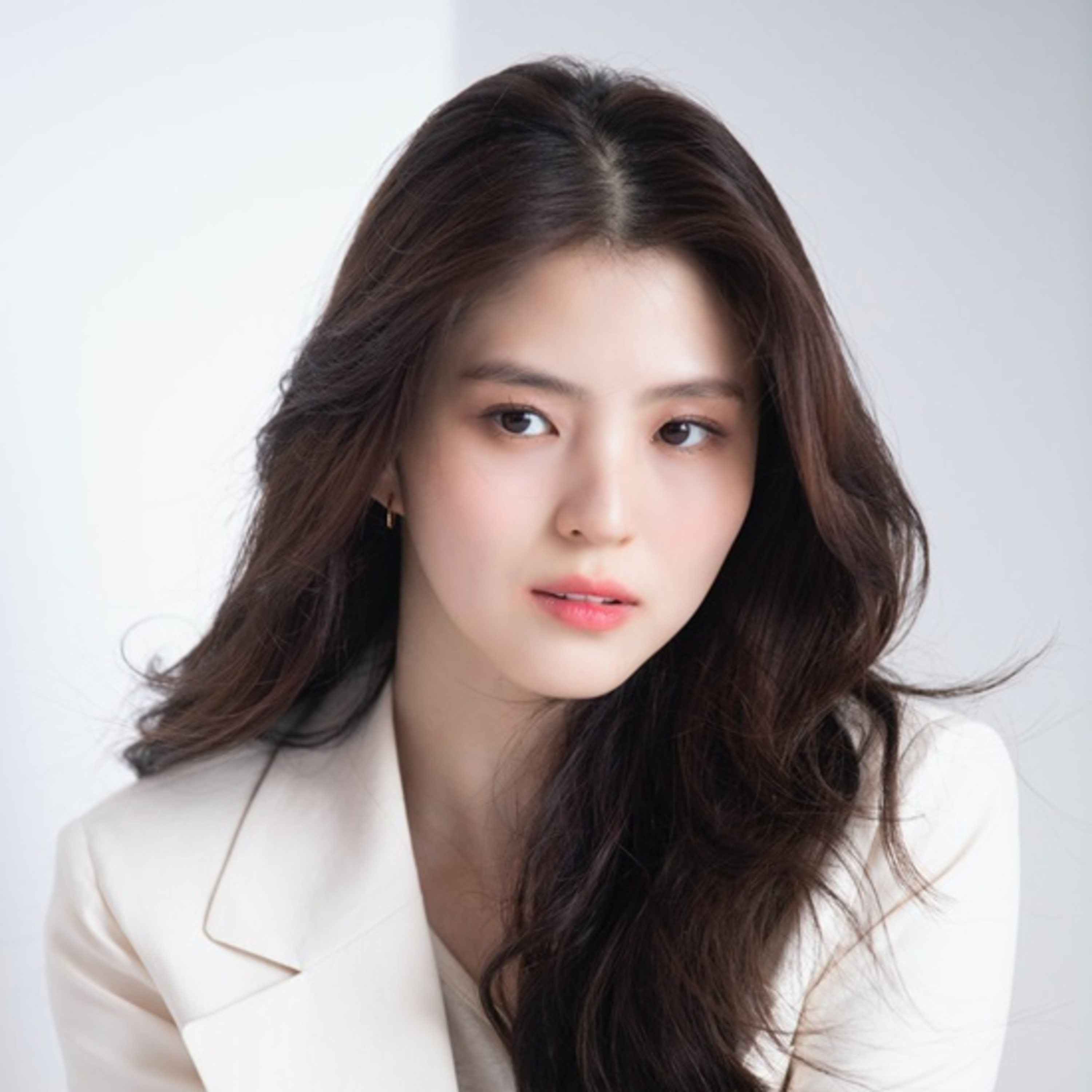 IU, Han So Hee và dàn sao Kbiz sang chảnh nhưng lại thuộc hội ‘con nhà nghèo vượt khó’ episode artwork