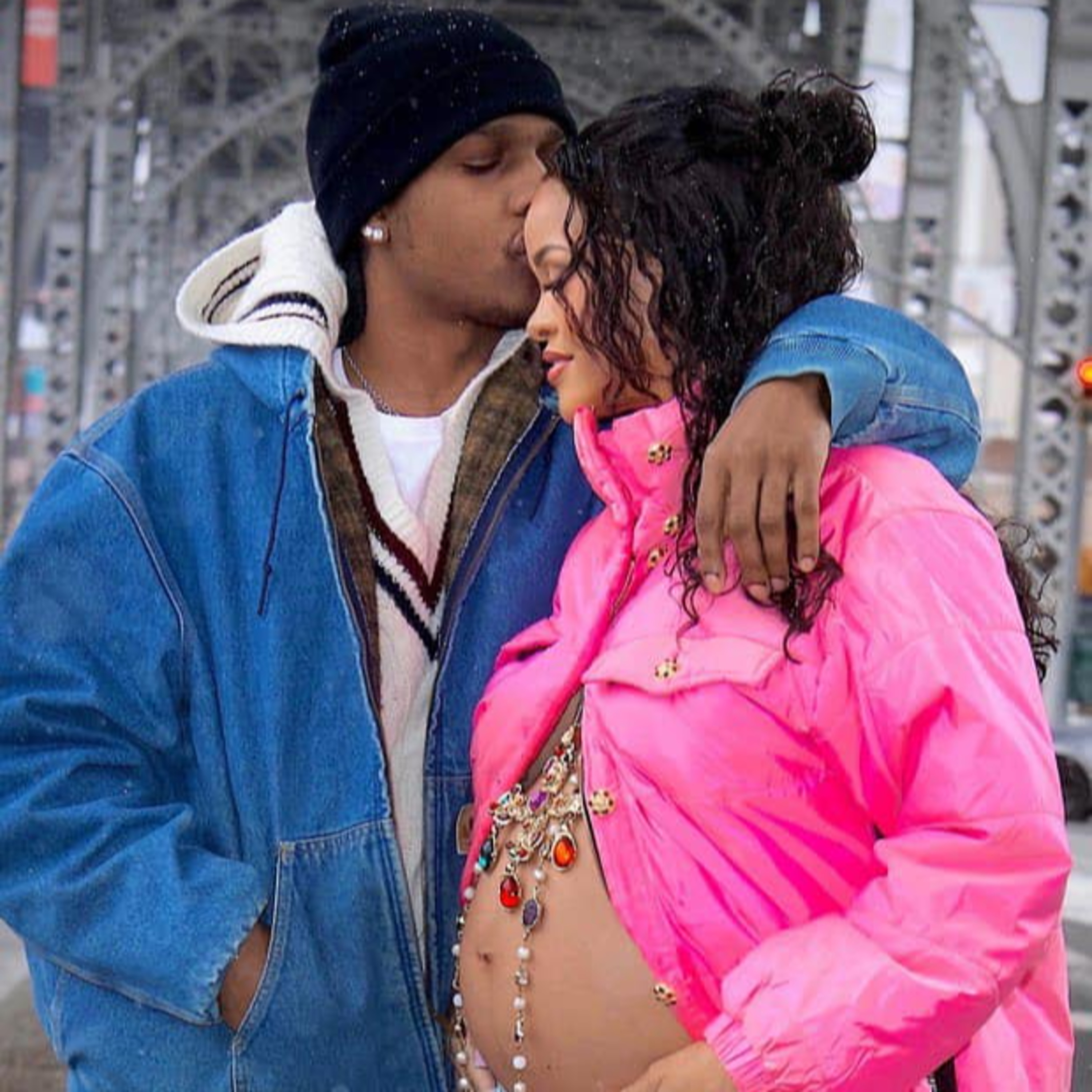 Rihanna chính thức hạ sinh con trai đầu lòng với A$AP Rocky episode artwork