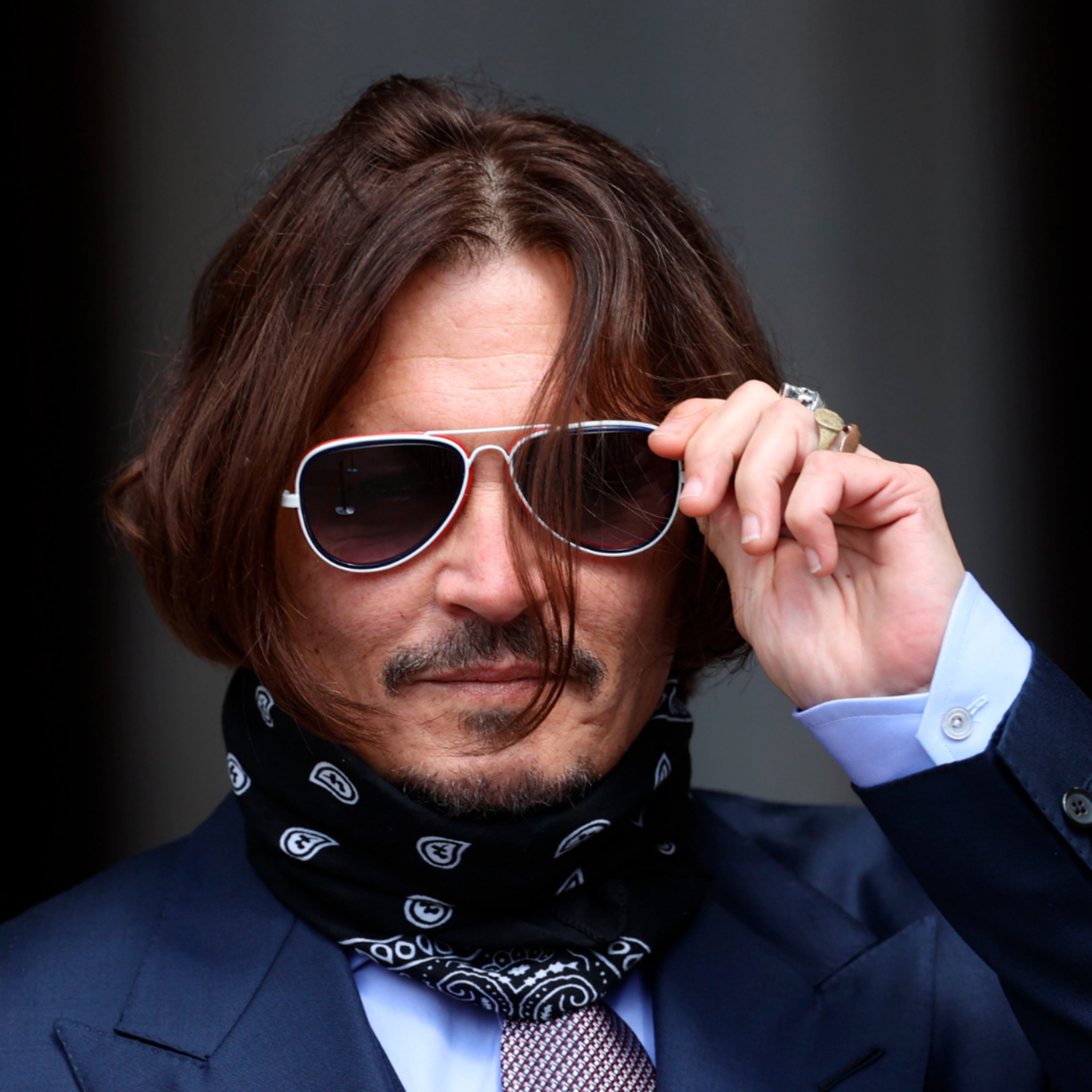 Johnny Depp được bố mẹ Amber Heard và loạt sao nổi tiếng lên tiếng ủng hộ, bênh vực episode artwork