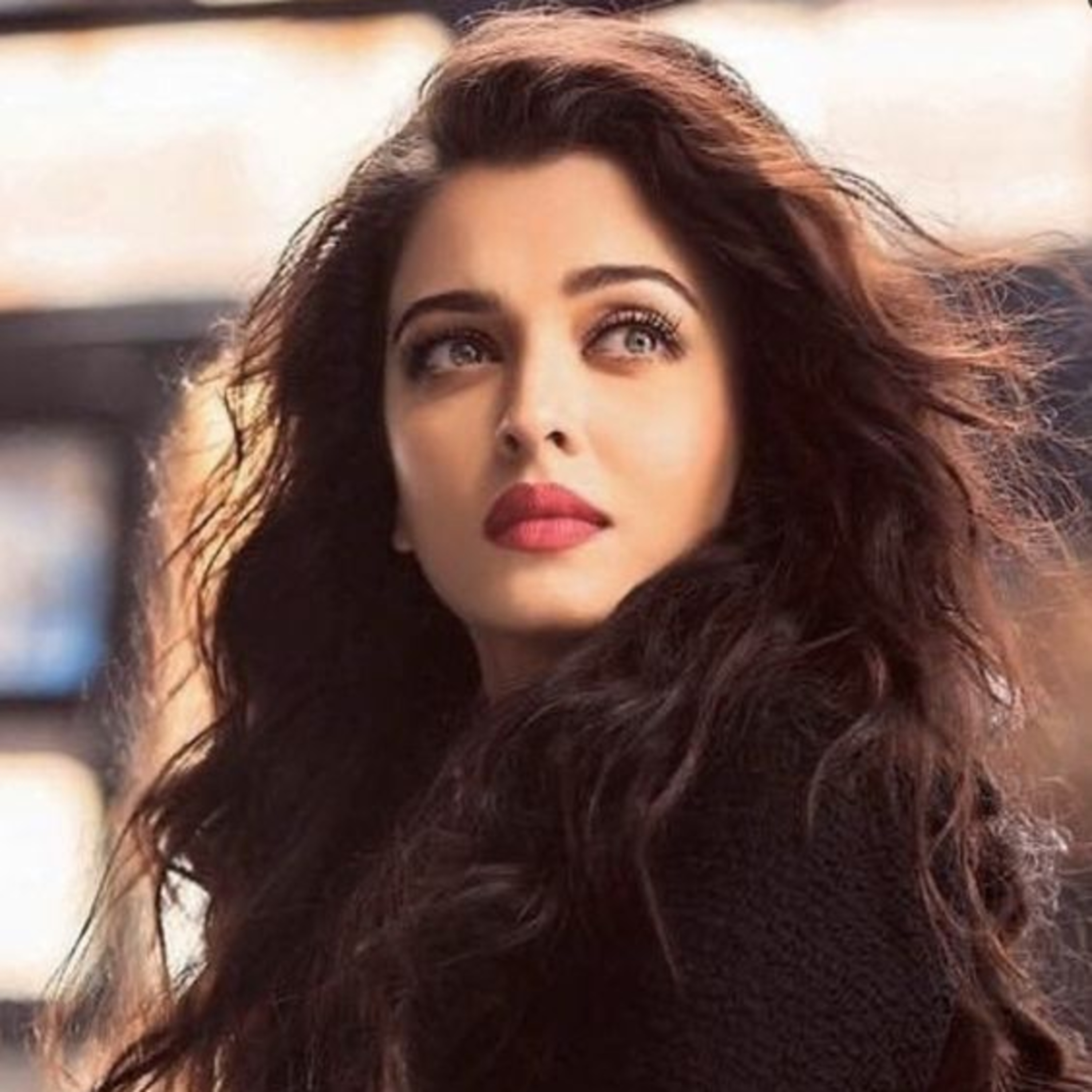 Aishwarya Rai: 28 năm giữ ngôi Hoa hậu đẹp nhất mọi thời đại, U50 vẫn khiến gái trẻ phải “chạy dài” episode artwork