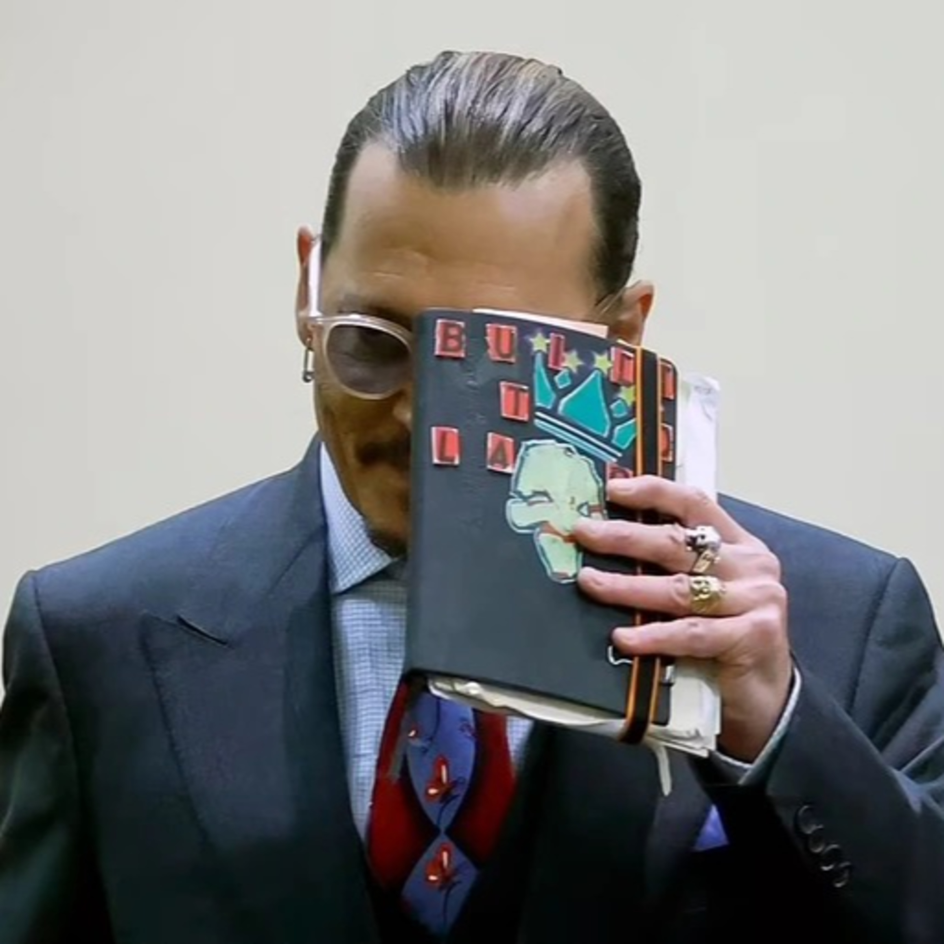 Johnny Depp được tổ chức bảo vệ phụ nữ ủng hộ, Amber Heard bị tố “cặp” đạo diễn, đổi tình lấy vai  episode artwork