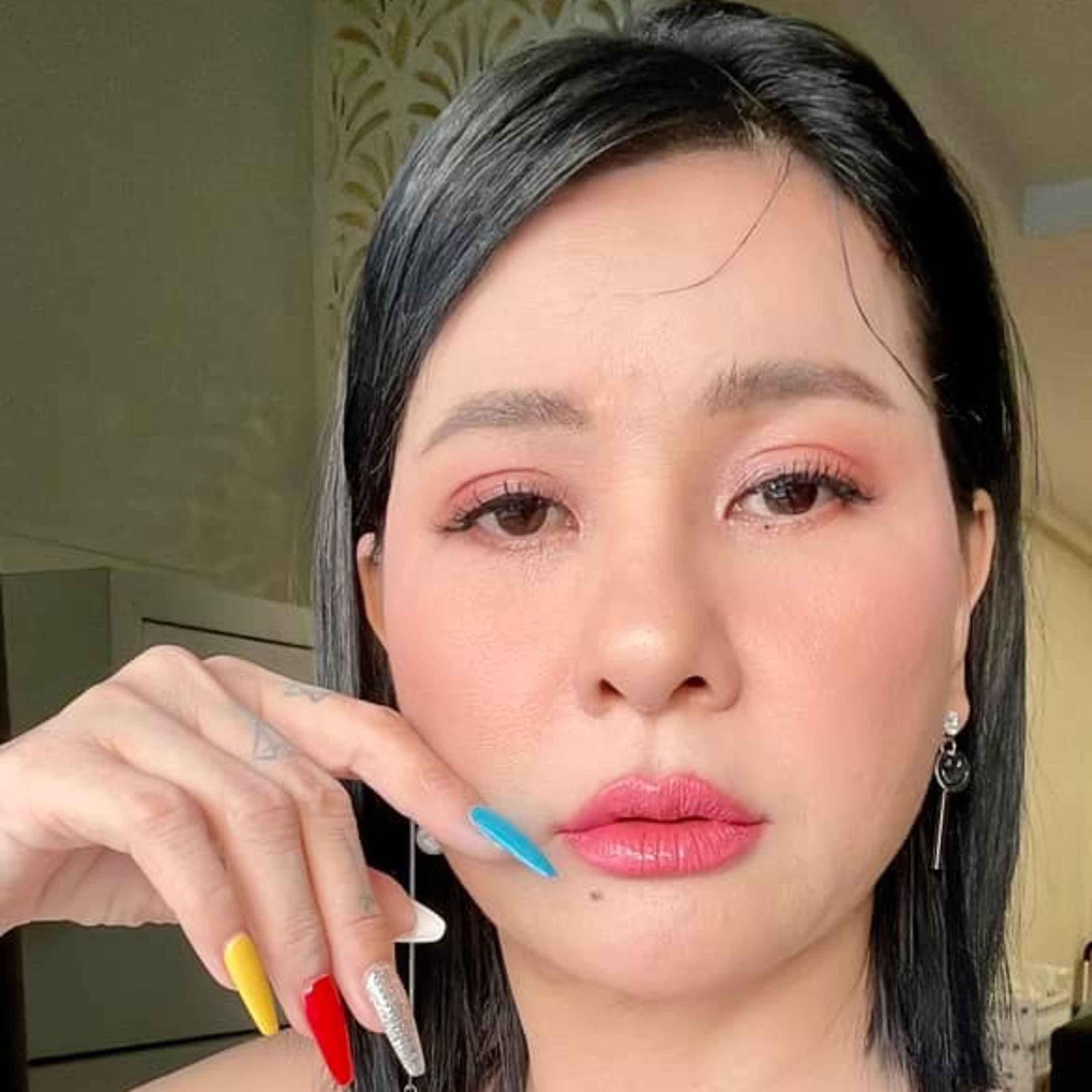 Cát Phượng xuất hiện với vẻ nhợt nhạt, tiều tụy khiến fan lo lắng sau chia tay Kiều Minh Tuấn episode artwork
