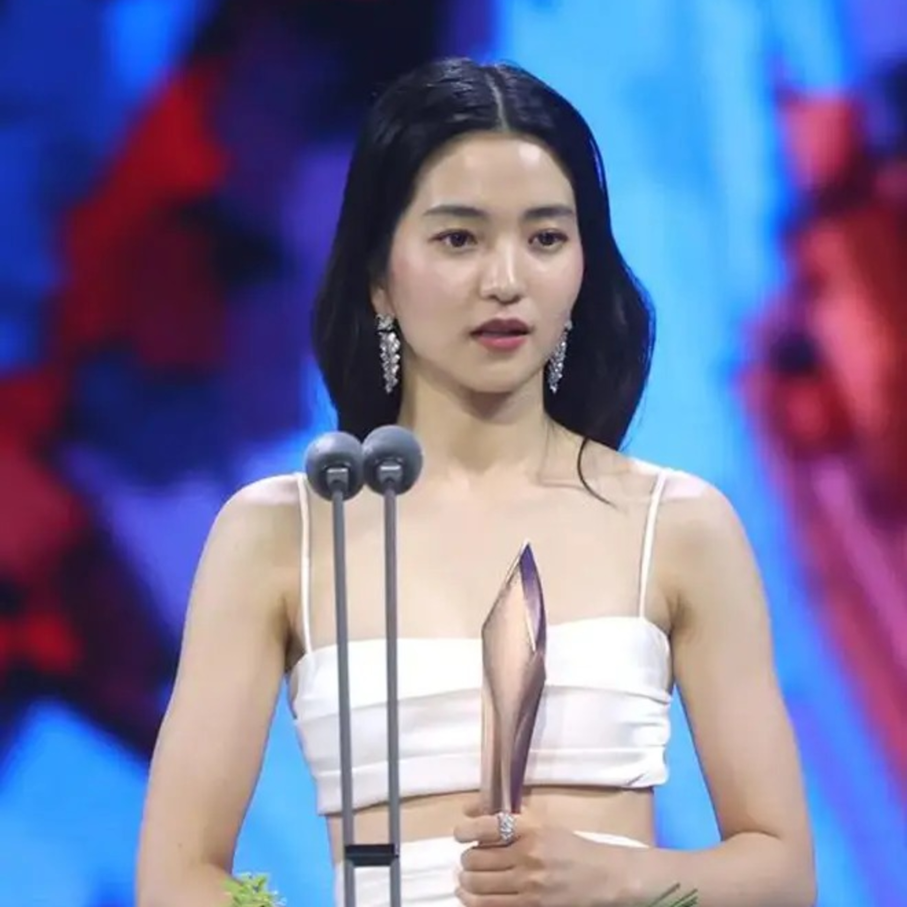 Kim Tae Ri - Nữ hoàng thế hệ mới sắp "soán ngôi" đàn chị Song Hye Kyo, Son Ye Jin episode artwork