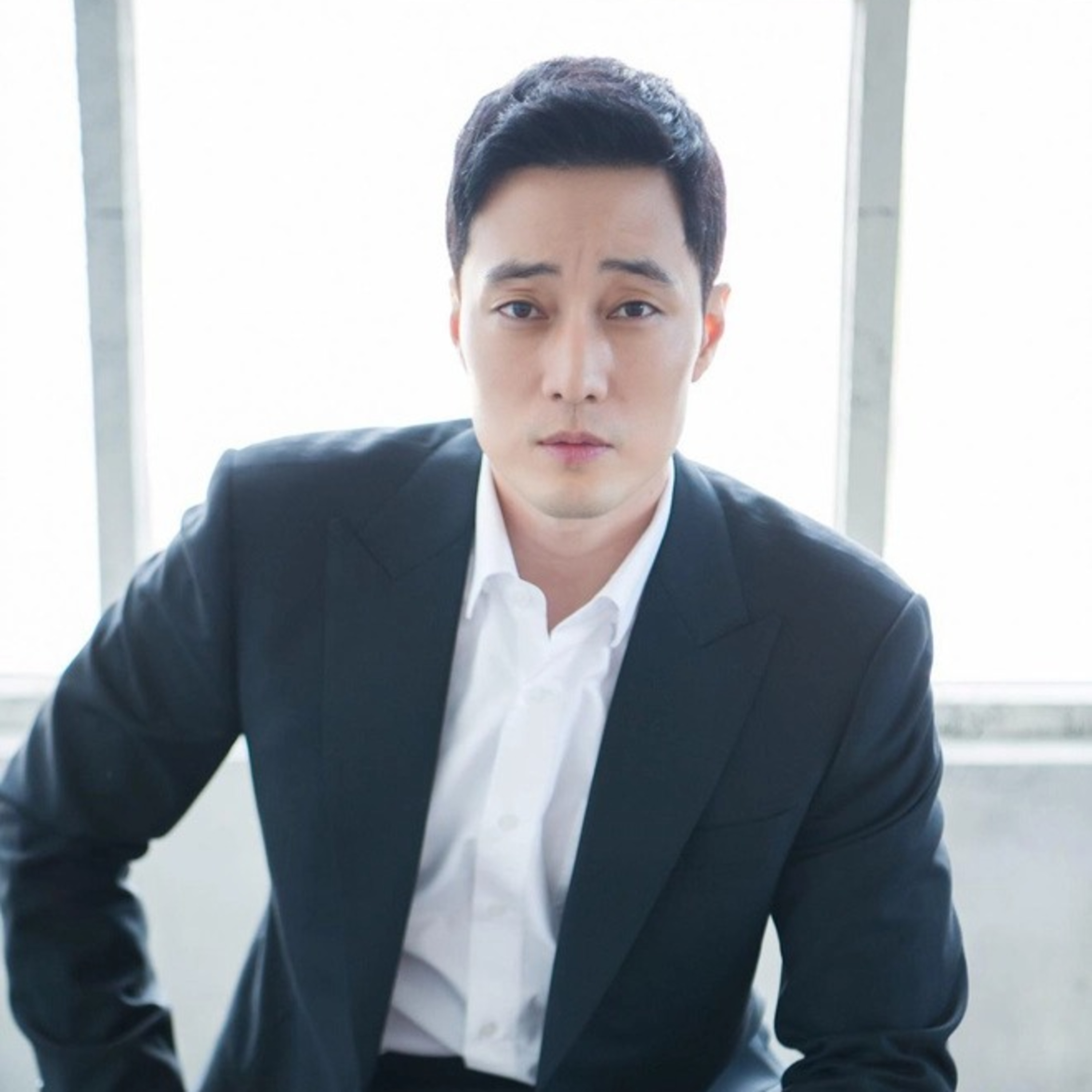 So Ji Sub nên duyên với vợ trẻ ở tuổi U50 nhờ Son Ye Jin, luôn đau đáu về bạn thân Park Yong Ha episode artwork