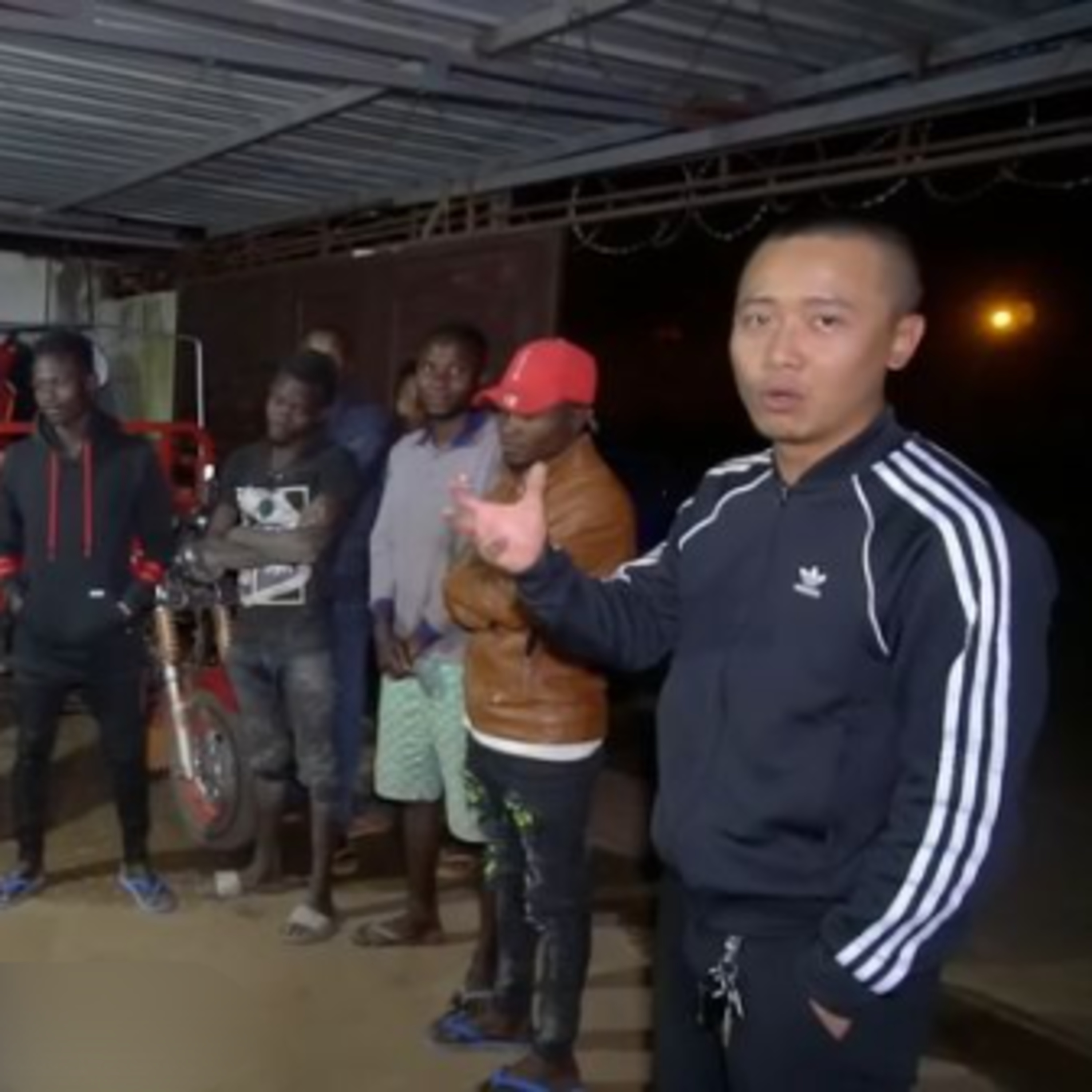 Quang Linh Vlogs bị chỉ trích vì hứa tặng xe cho anh em cùng team nhưng lại quay xe và nói đạo lý episode artwork