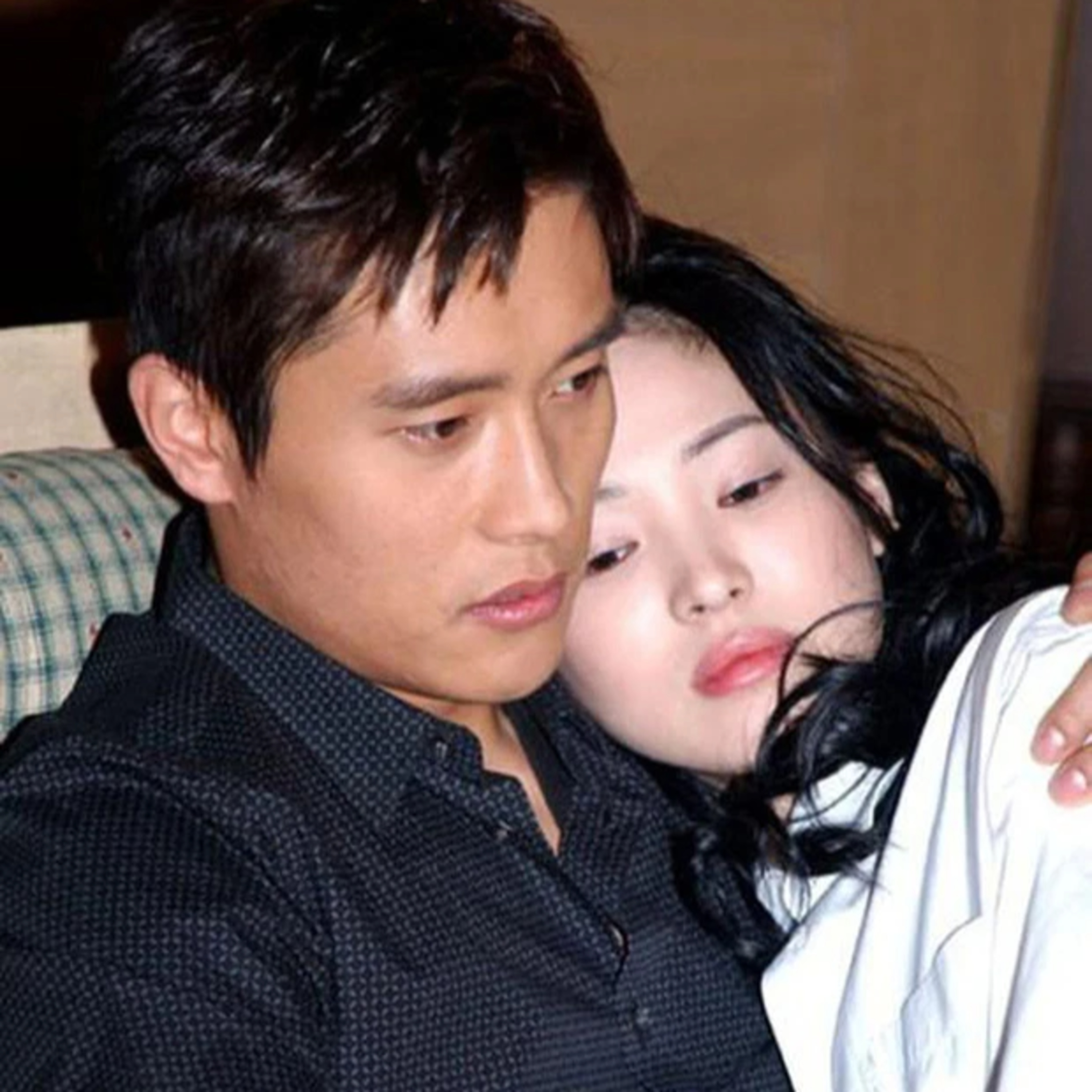 Song Hye Kyo và mối tình đau khổ với Lee Byung Hun: Bất chấp dư luận, dằn vặt suốt 10 năm episode artwork