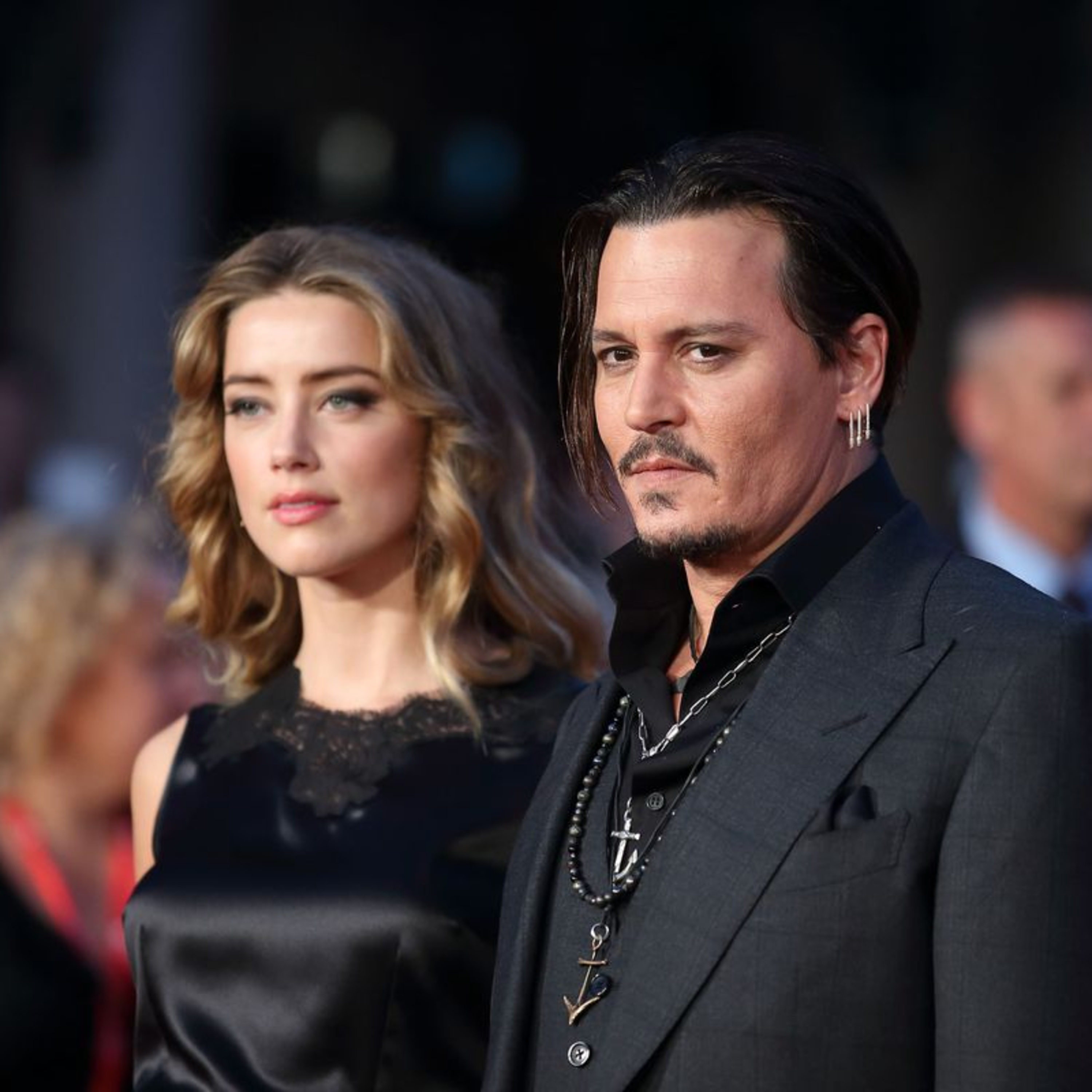 Elon Musk nhắc đến vụ kiện của Johnny Depp, Amber Heard kêu cứu vì sự an toàn của con gái episode artwork