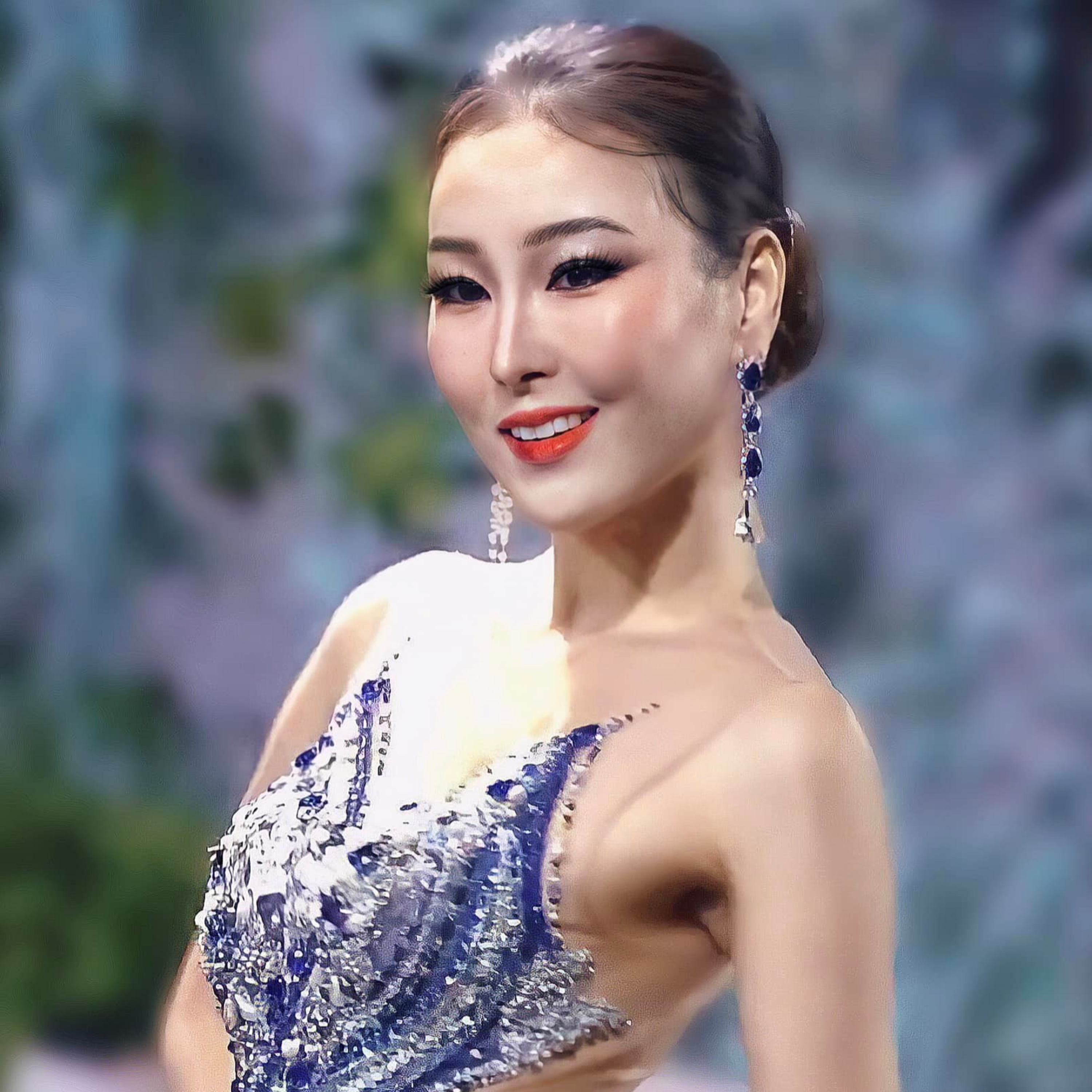 Miss Grand Hong Kong bị tóm tay cầm bánh mì nhảy múa tưng bừng trên đường phố Việt Nam episode artwork