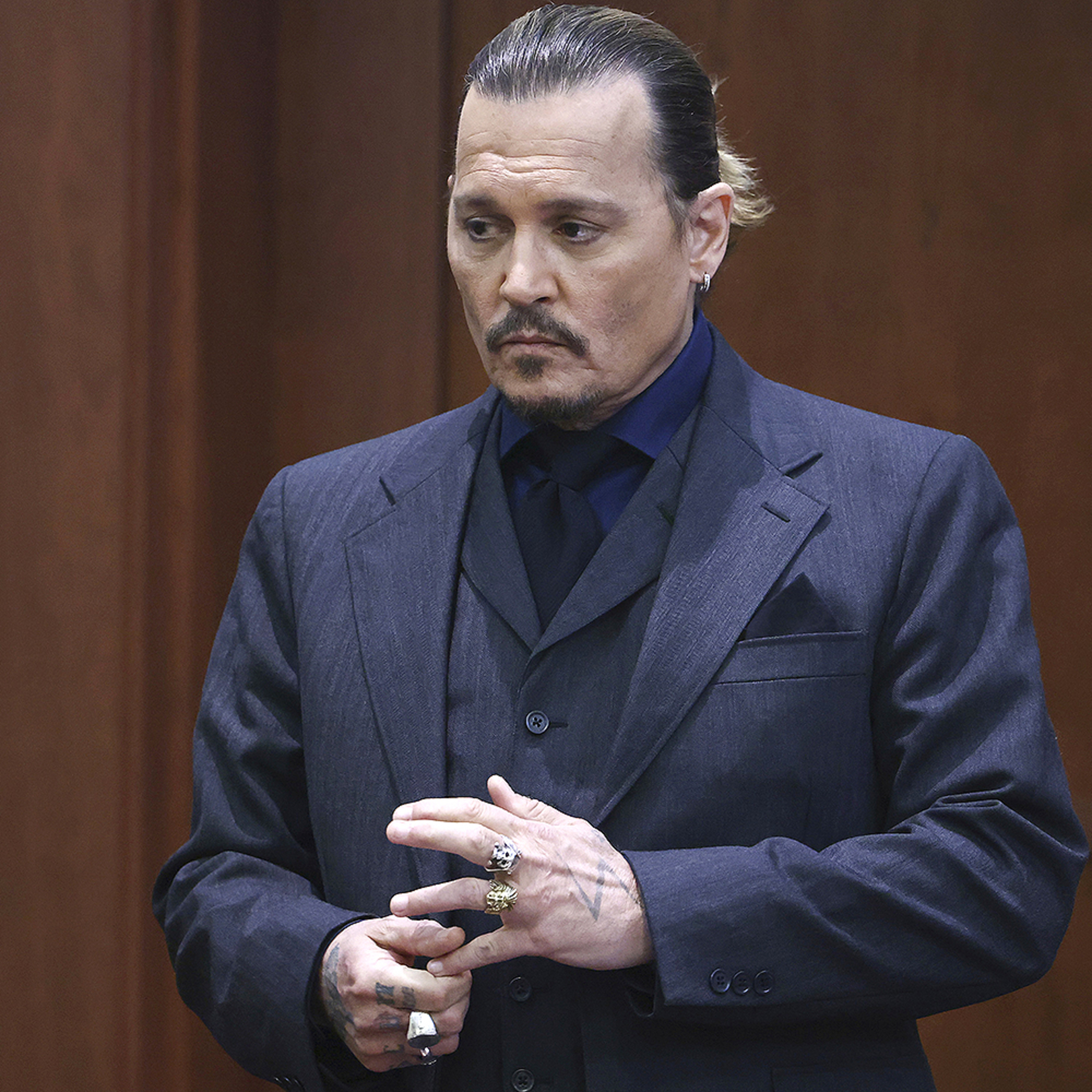 Johnny Depp và câu chuyện đàn ông cũng bị bạo hành episode artwork