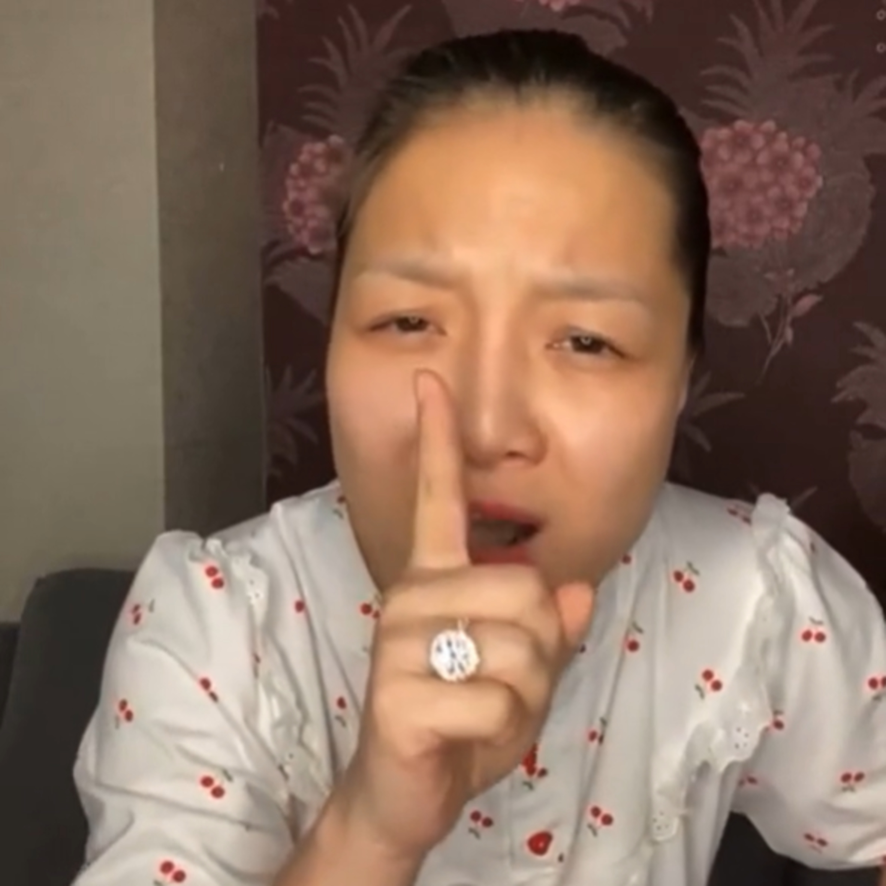 HOT: Thủy Bi đang “khẩu chiến” với trường quốc tế, Trang Trần tuyên bố: “Tôi không dạy hư con” episode artwork