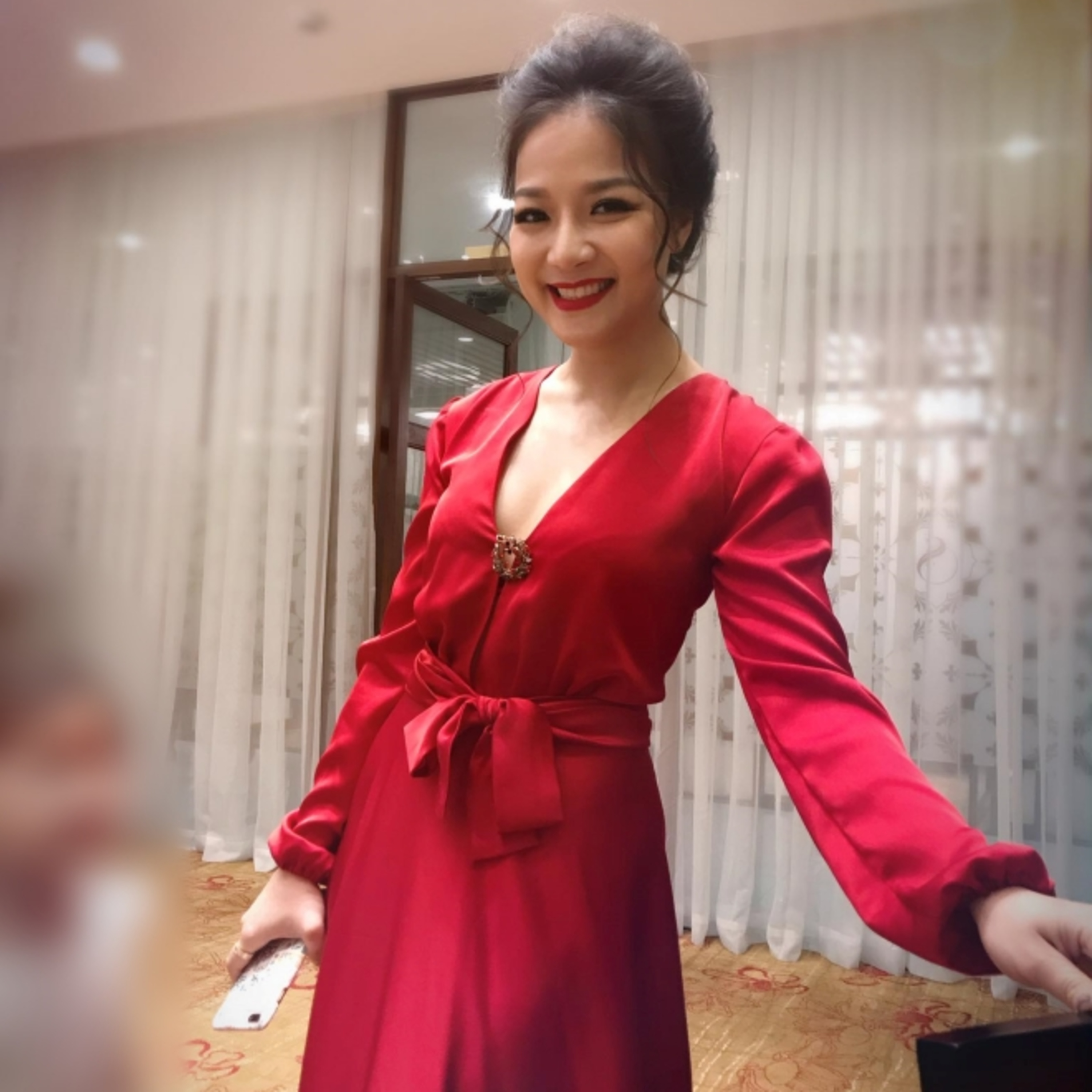 Thuỷ Bi quyết đòi lại tiền học phí của 2 con gái, rút học bạ dù nhà trường xuống nước episode artwork