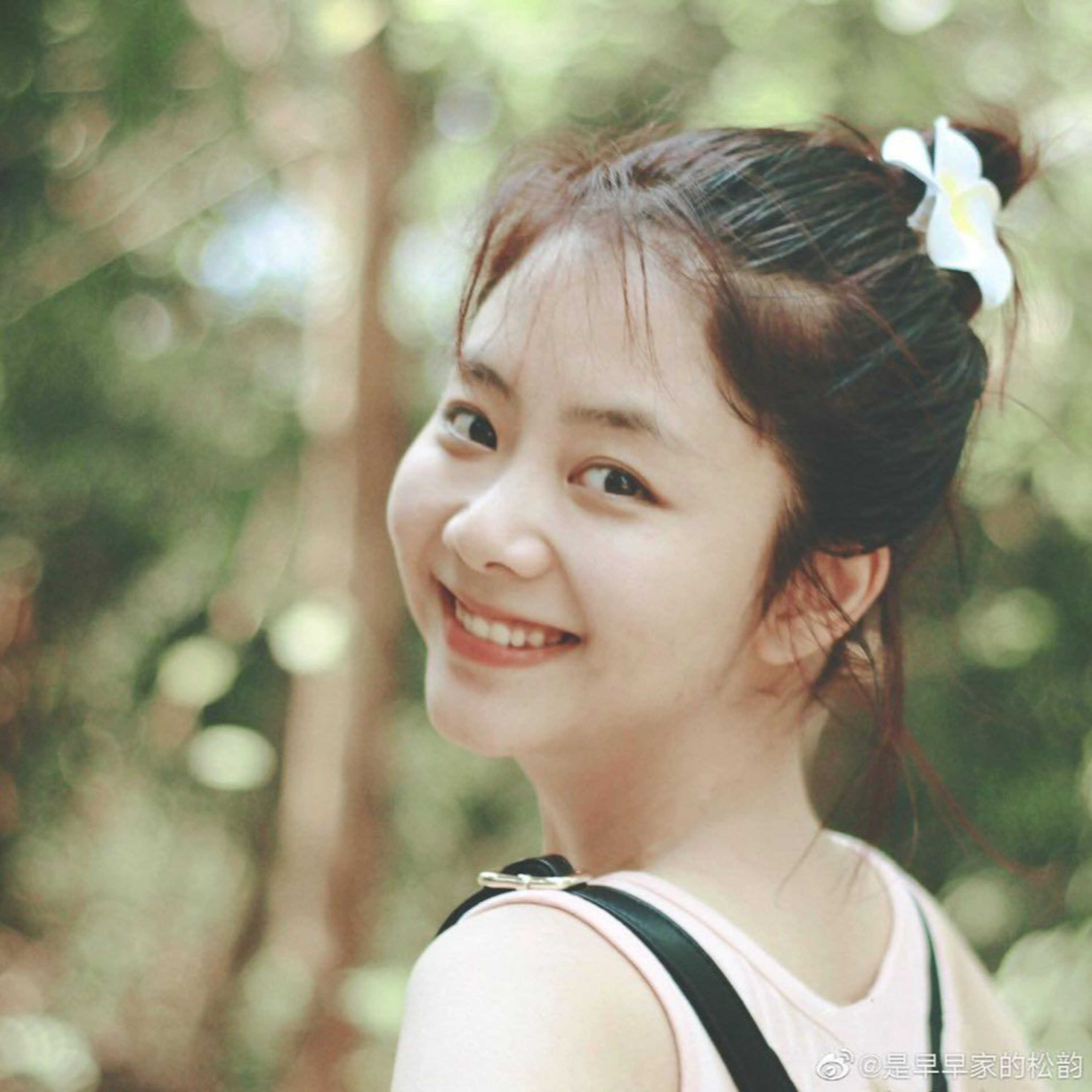 Đàm Tùng Vận, Lâm Y Thần và những mỹ nhân khổ sở vì sở hữu gương mặt trẻ con episode artwork