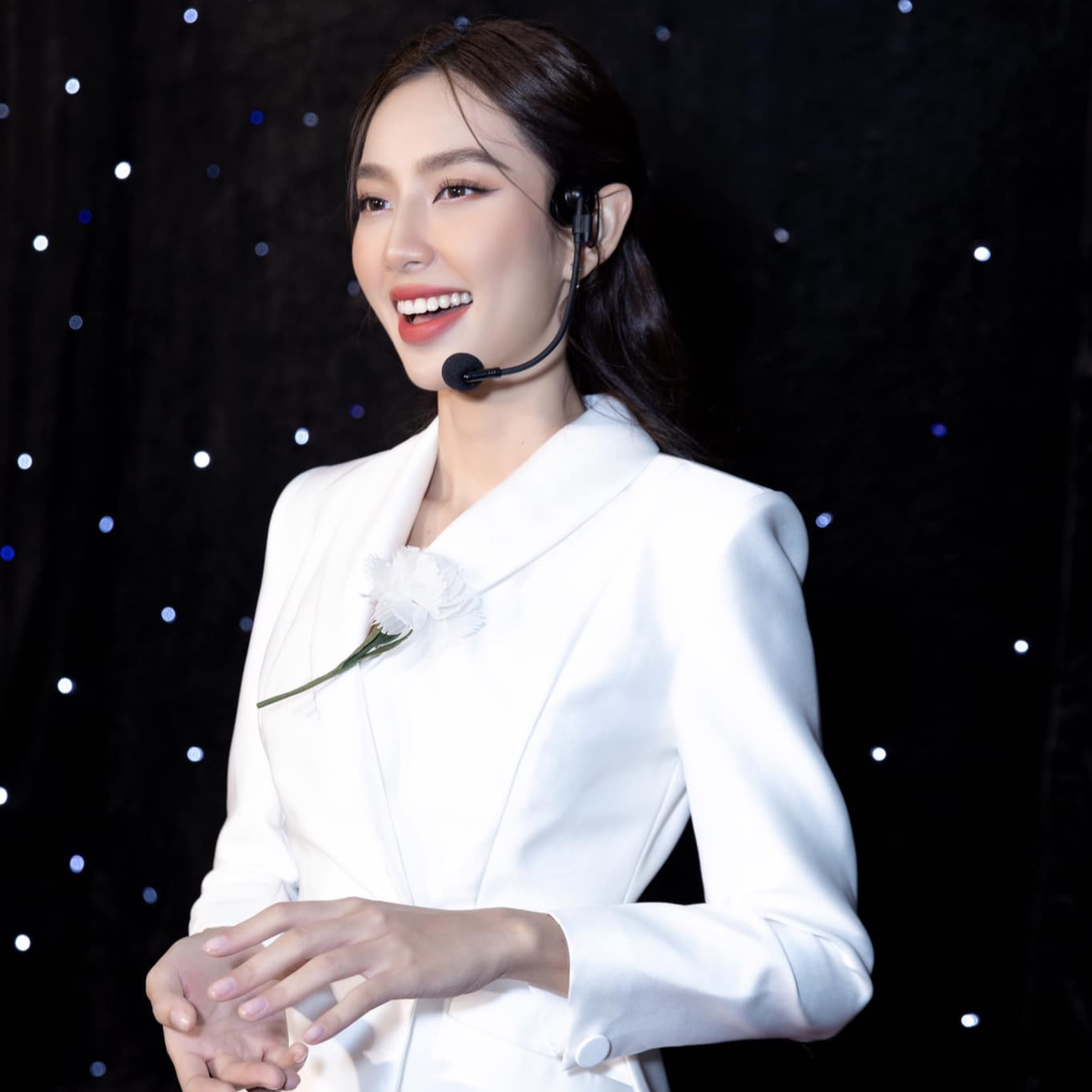 Hoa hậu Thùy Tiên lần đầu nói về lùm xùm "xé giấy nợ”, bị chửi rủa trong quá khứ episode artwork