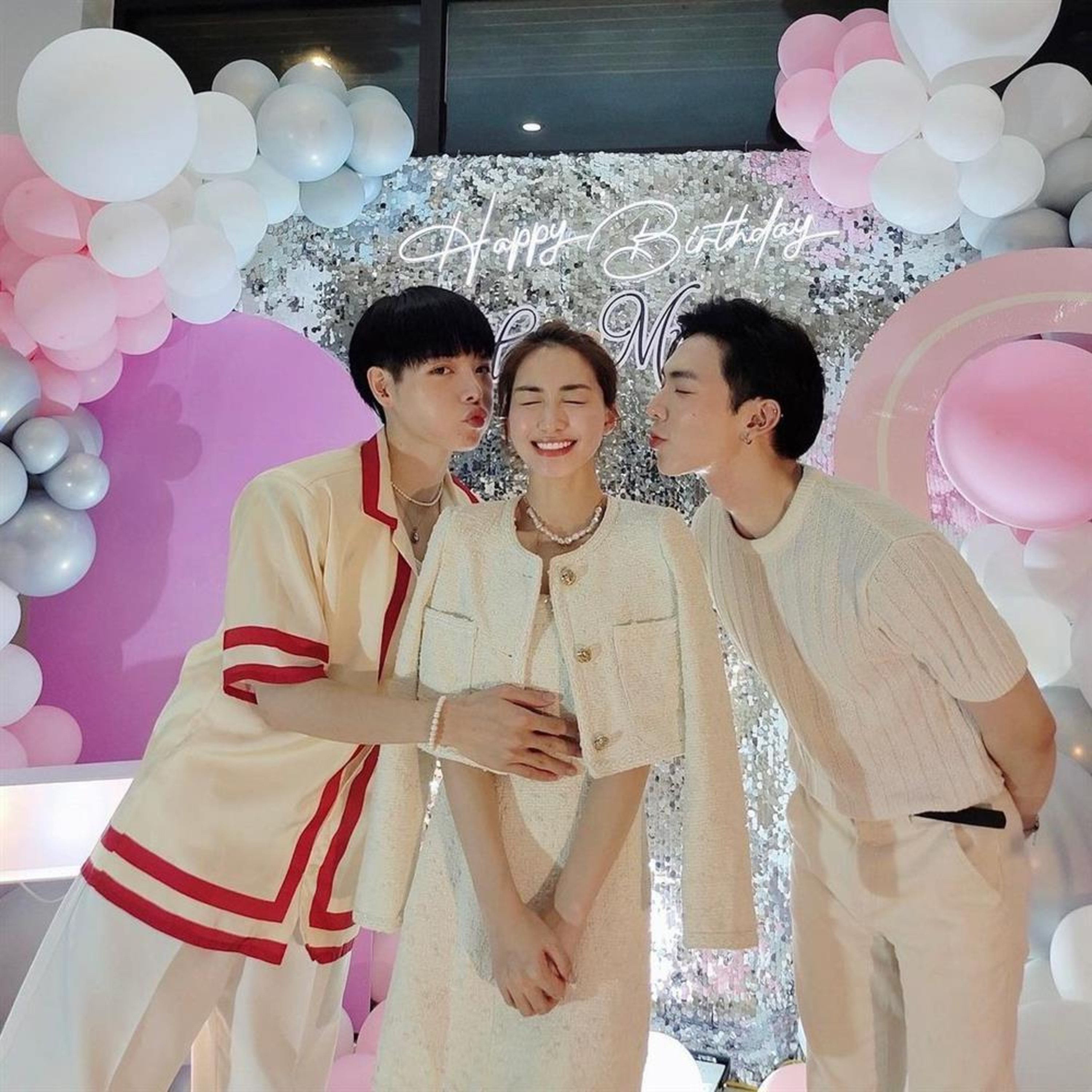Hòa Minzy tổ chức sinh nhật, Erik - Đức Phúc gây choáng vì phấn son át nhân vật chính episode artwork