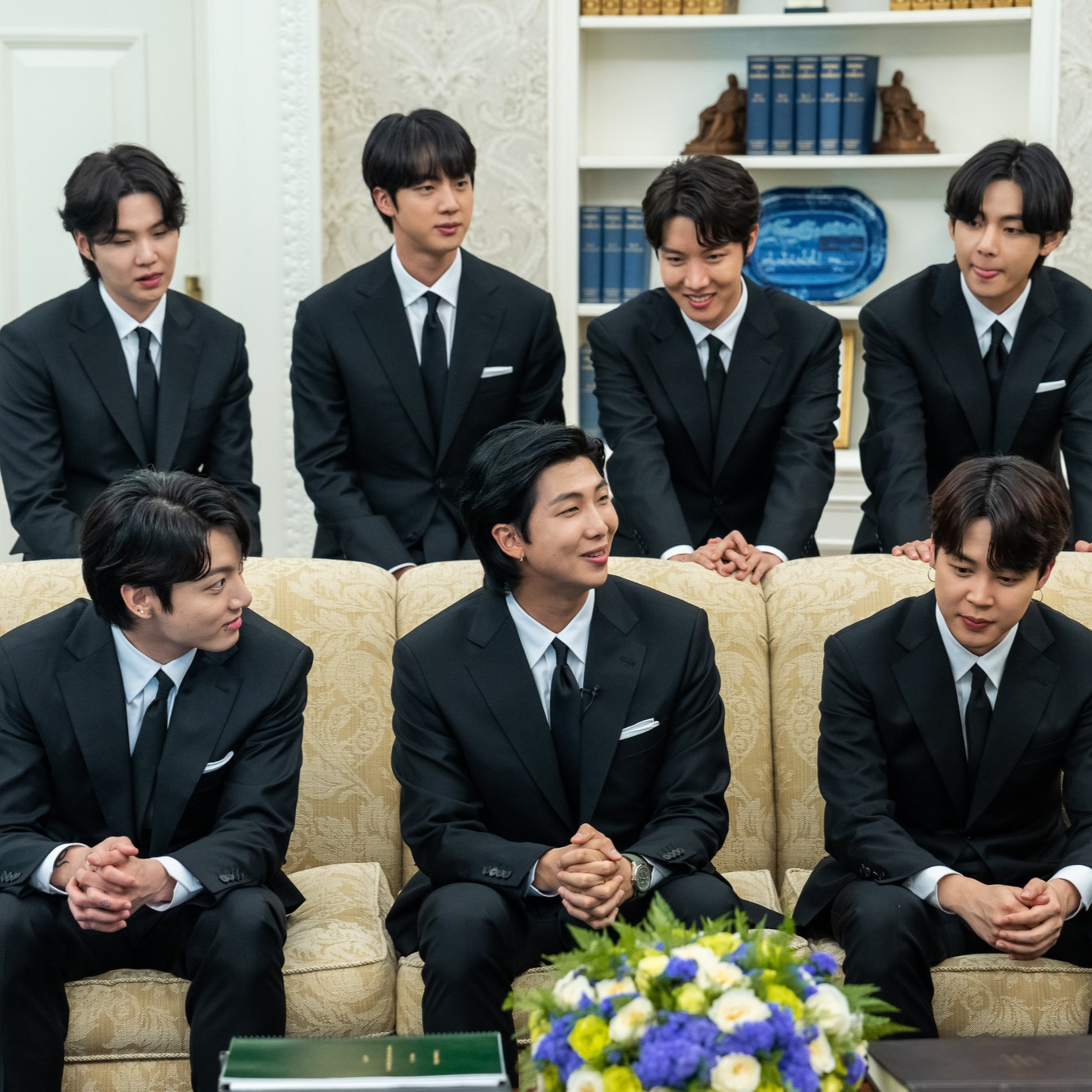 BTS khoe visual cực phẩm tại Nhà Trắng, còn dạy Tổng thống Mỹ Joe Biden "bắn tim" episode artwork