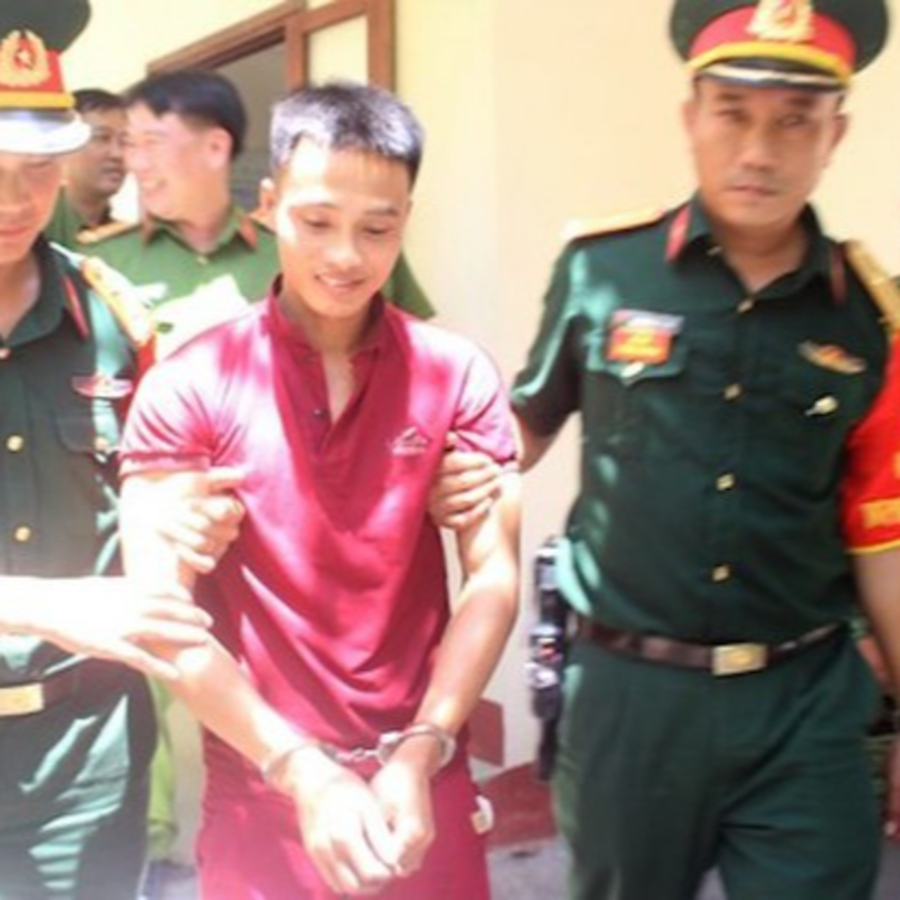 Mẹ ruột Triệu Quân Sự tiết lộ bản chất thật của con trai: Là đứa ngoan ngoãn, học lực giỏi, đã nhận nhiều bằng khen episode artwork