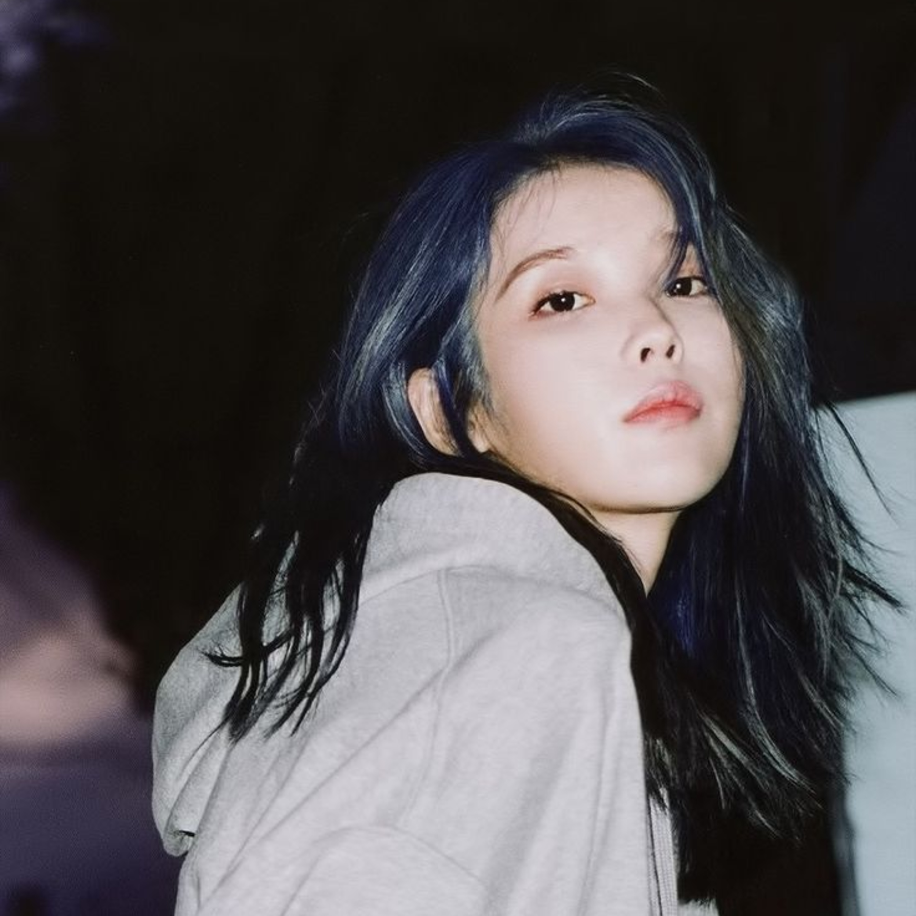 IU: Từ cô gái bị lừa tiền, ôm khoản nợ khủng thành báu vật xứ Hàn và những vết thương lòng khó xóa episode artwork