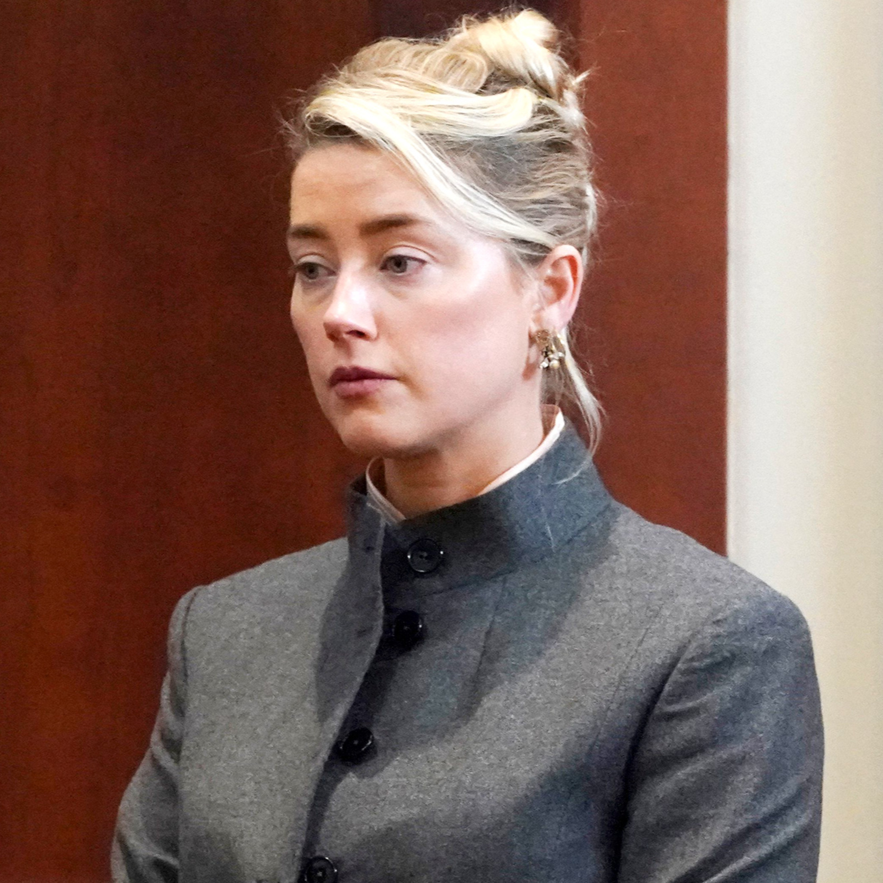 Amber Heard bị bồi thẩm chỉ trích sau khi thua kiện Johnny Depp: Không đáng để đồng cảm episode artwork