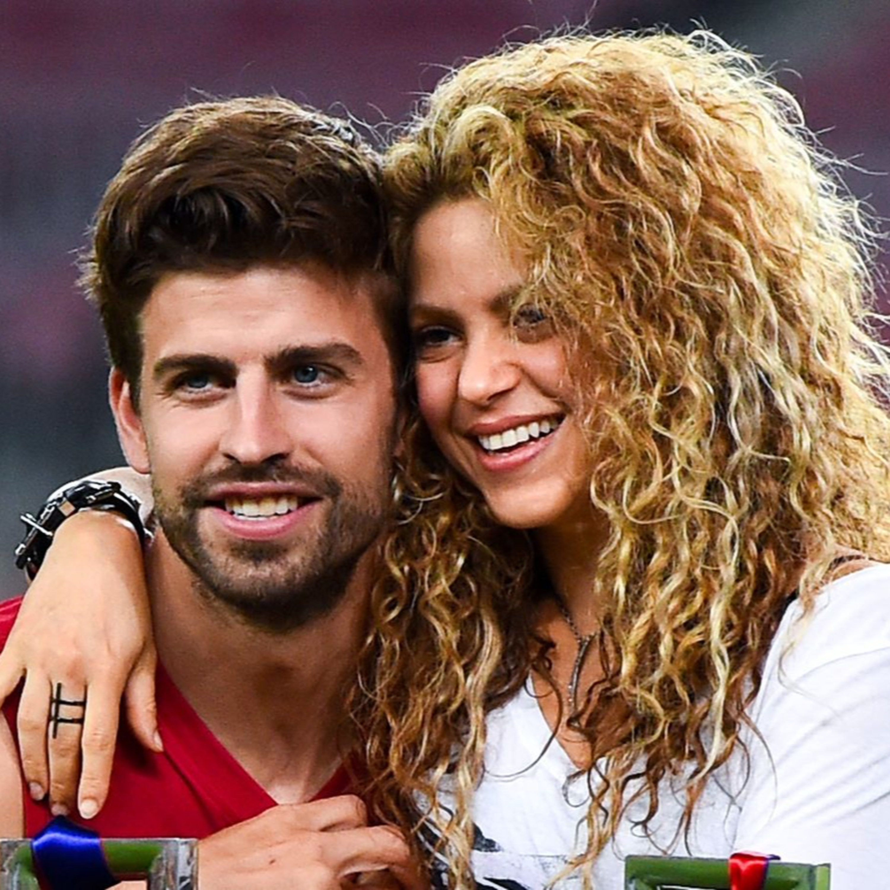 Pique ngoại tình, bị Shakira đuổi khỏi nhà vì lên giường với phụ nữ khác episode artwork
