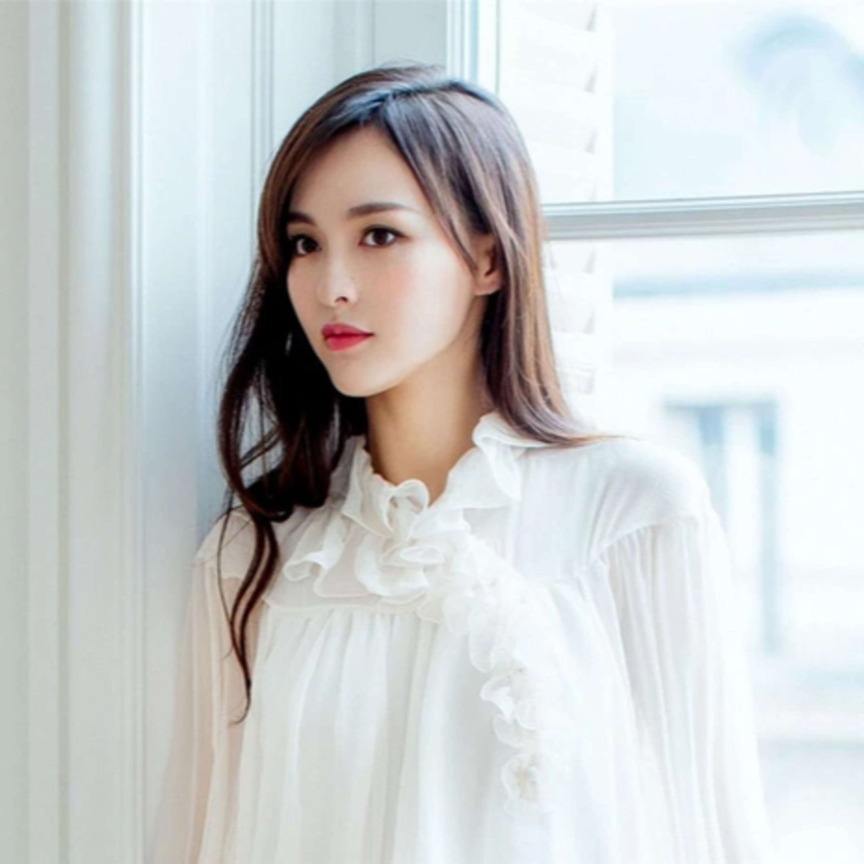 Đường Yên bị fan “quay lưng” trách mắng, tài khoản Weibo từ tick đỏ hóa vàng, dấu hiệu hết thời? episode artwork