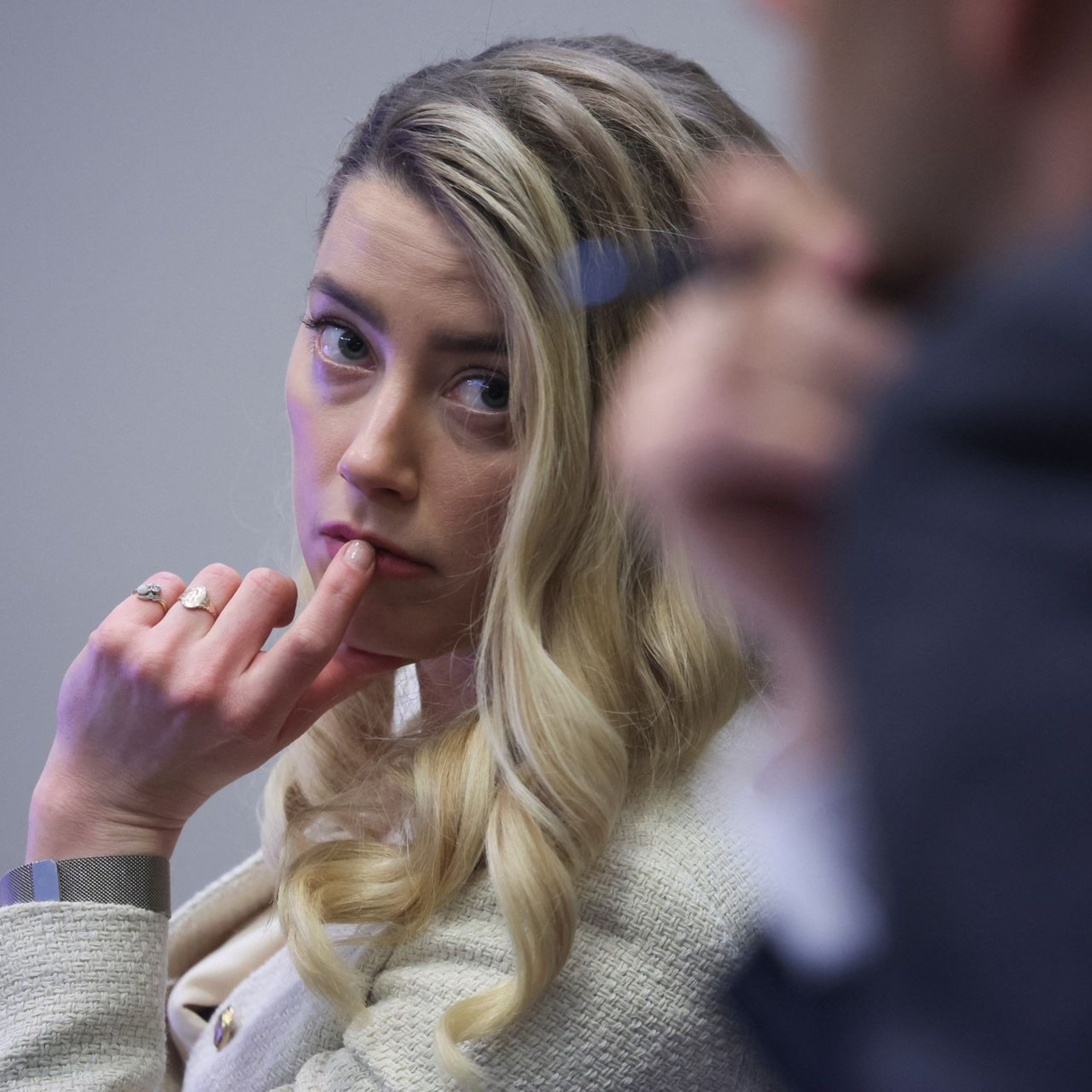 Phía Amber Heard bất ngờ đổ tội Johnny Depp che giấu bằng chứng quan trọng, cuộc chiến mới bắt đầu episode artwork