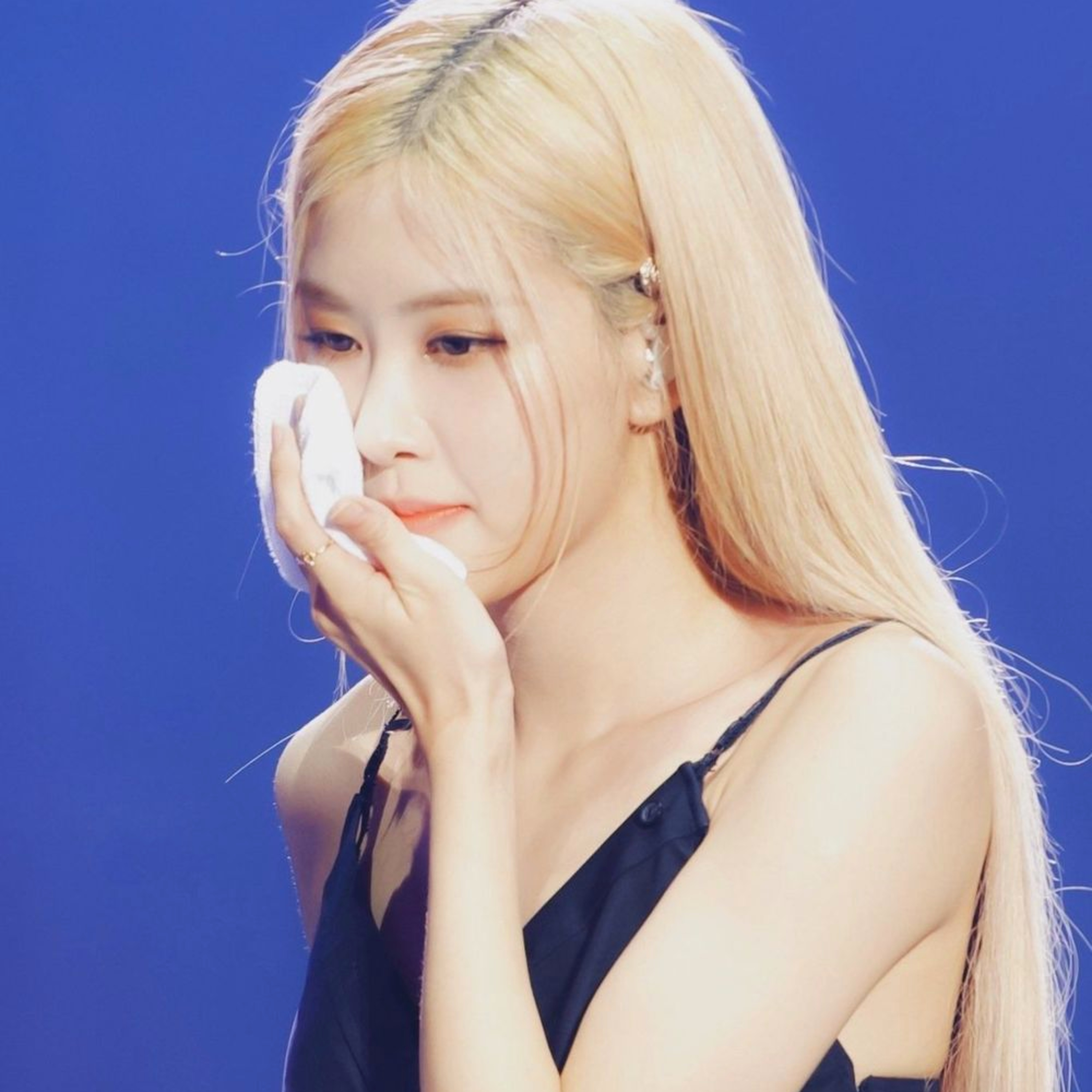 Rosé (BLACKPINK) thừa nhận chịu nhiều áp lực, lạc lõng giữa Hàn Quốc episode artwork