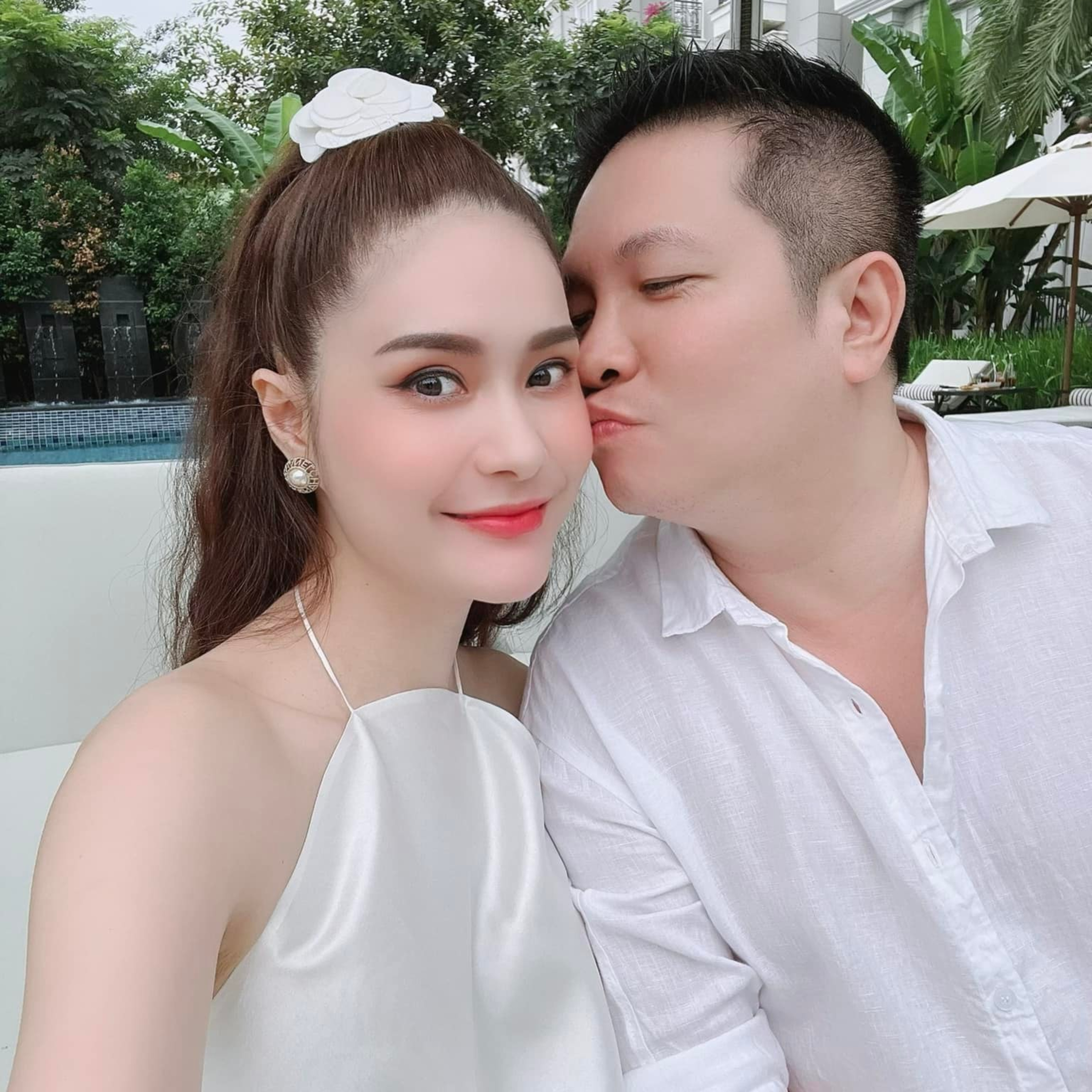 Chồng đại gia Di Băng đáp trả khi bị nói “cho con học trường quốc tế là khoe của” episode artwork