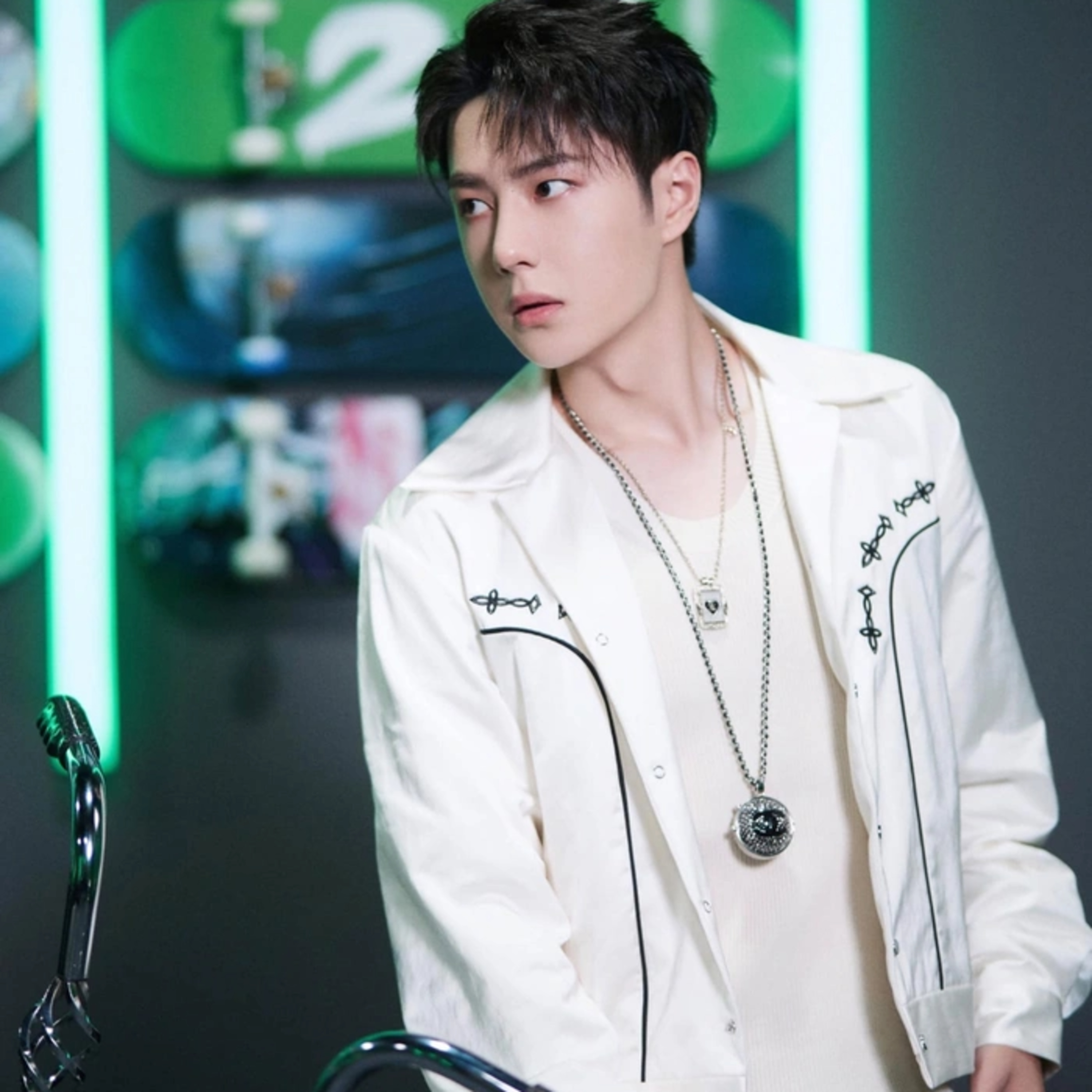 Vương Nhất Bác qua đánh giá của người trong nghề, liệu có “xứng đôi vừa lứa” với Tiêu Chiến? episode artwork