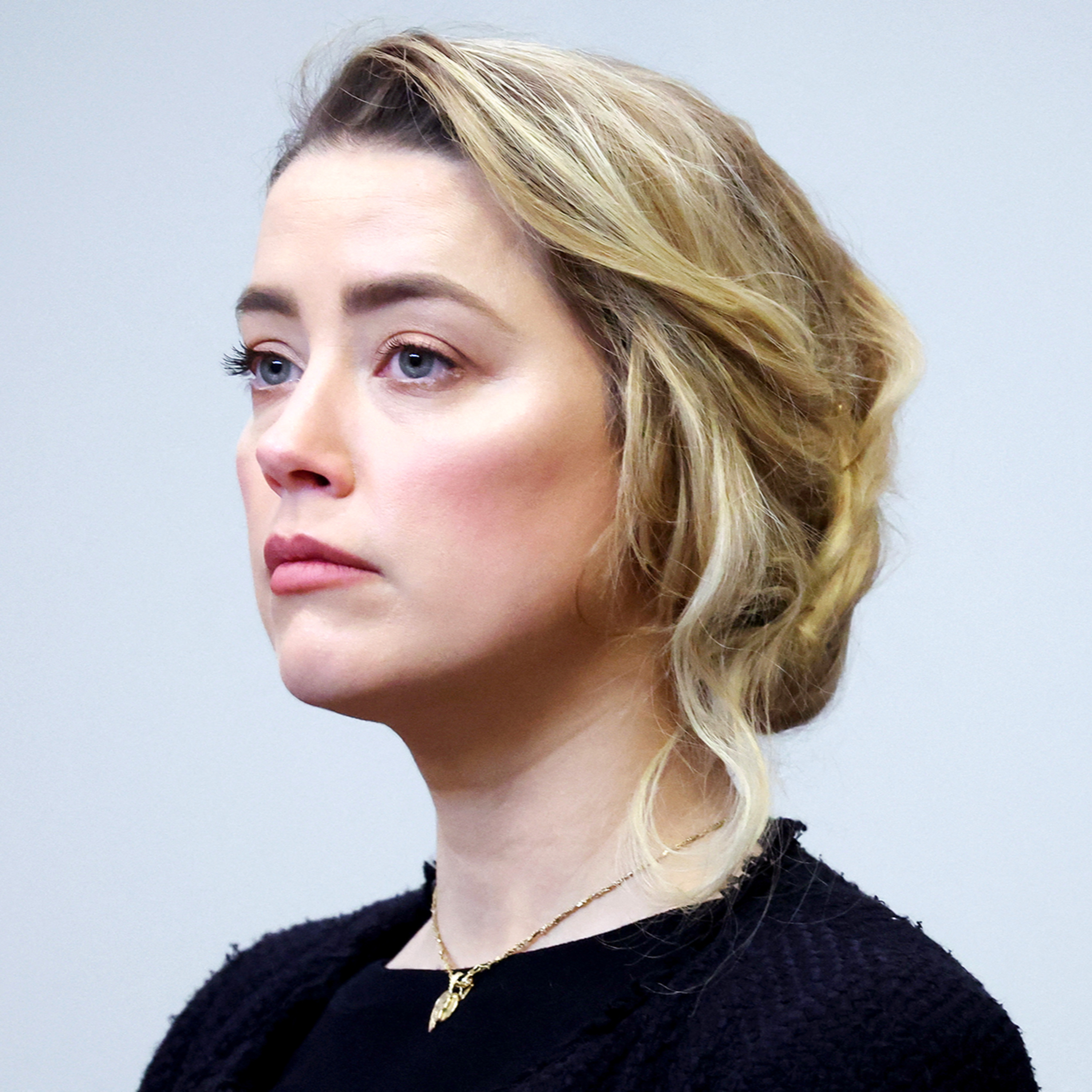 Amber Heard được cầu hôn hậu thua kiện Johnny Depp episode artwork