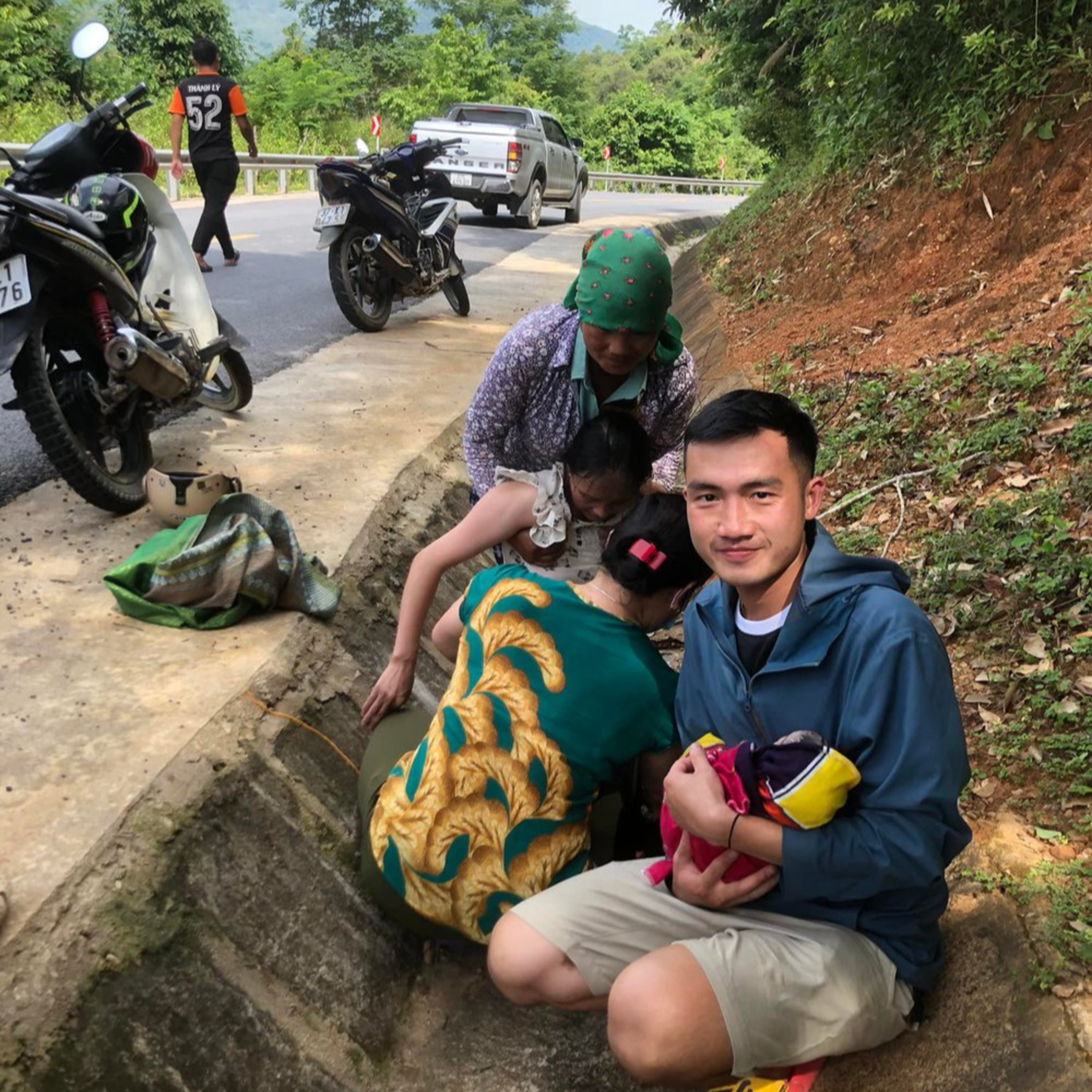 Trung uý công an kể chuyện đỡ đẻ cho sản phụ ngay trên đường: Tình thương chiến thắng tất cả episode artwork