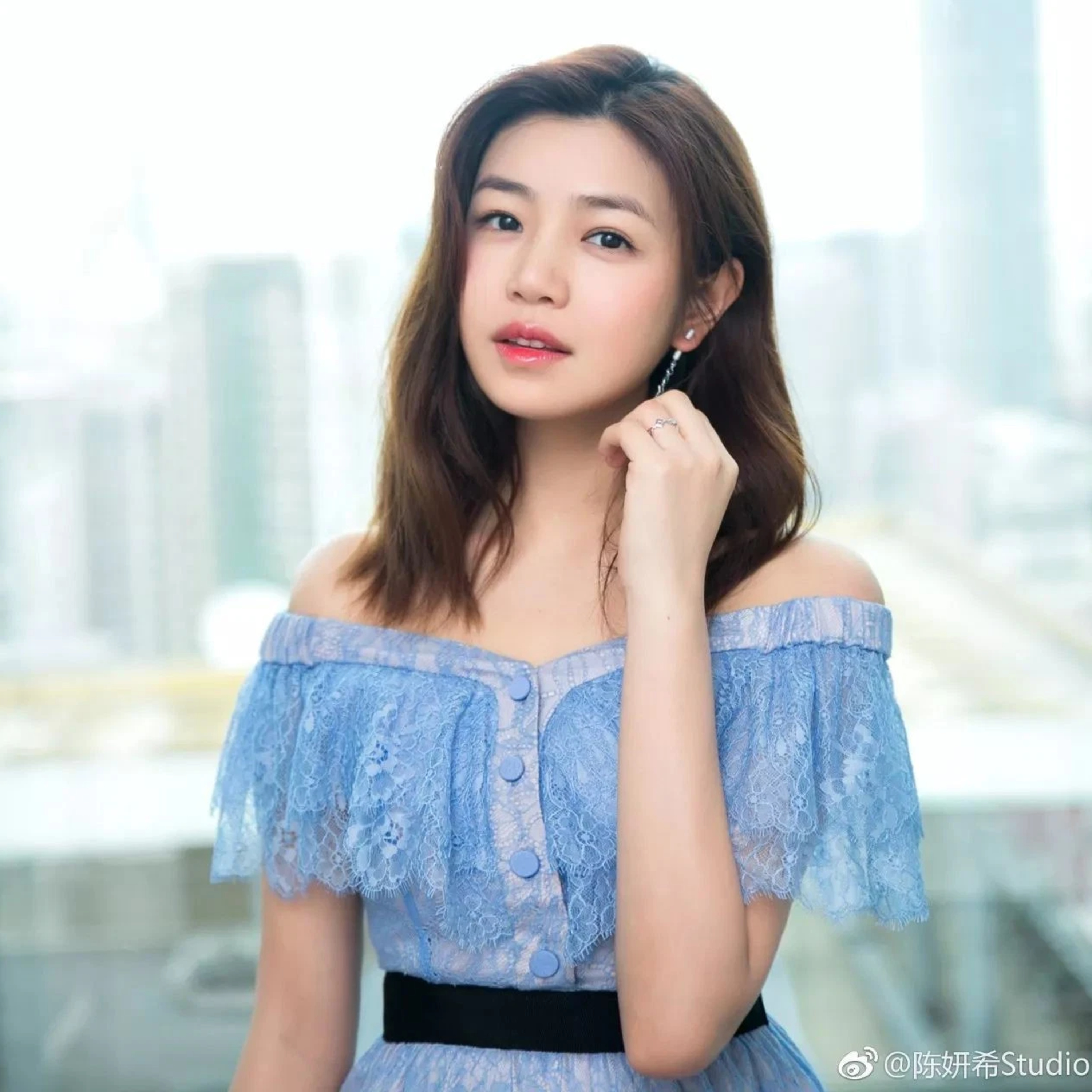 Trần Nghiên Hy bị fan CP Lưu Diệc Phi mắng chửi té tát, bắt ly hôn với Trần Hiểu episode artwork