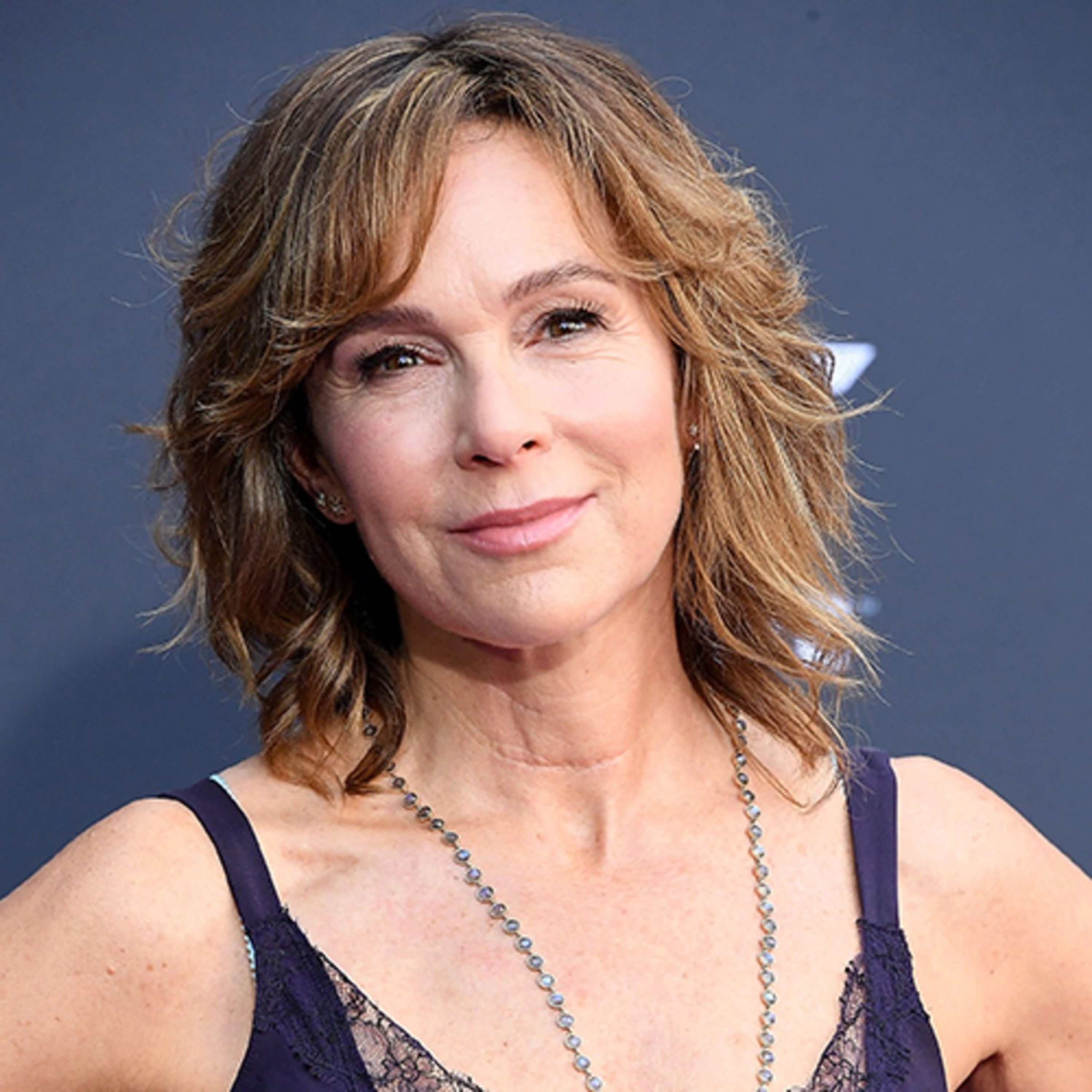 Jennifer Grey - Vị hôn thê từng hủy hôn với Johnny Depp, lụi tàn sự nghiệp vì phẫu thuật thẩm mỹ  episode artwork