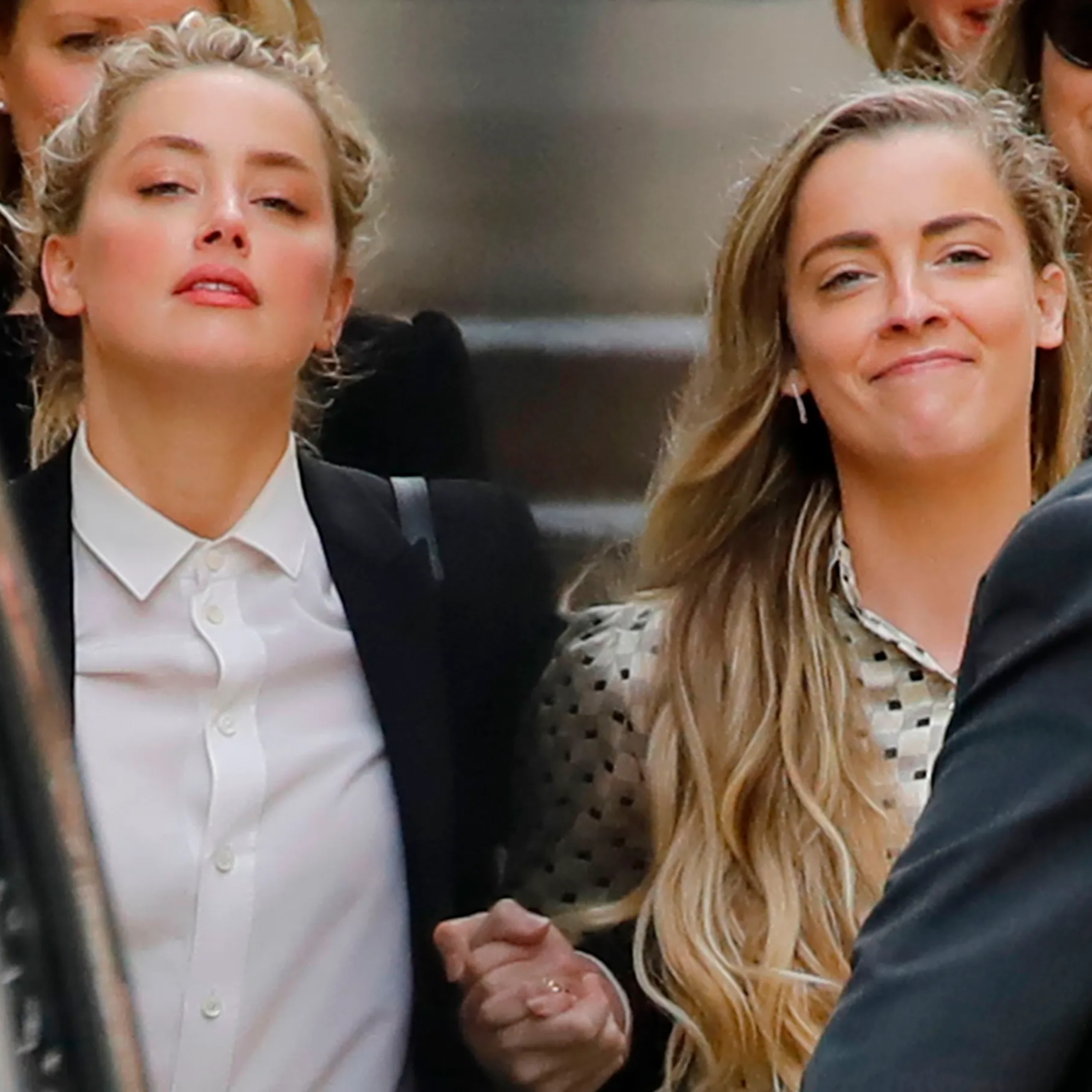 Em gái Amber Heard bất mãn khi chị thua kiện: "Em sẵn sàng ra tòa hàng triệu lần" episode artwork